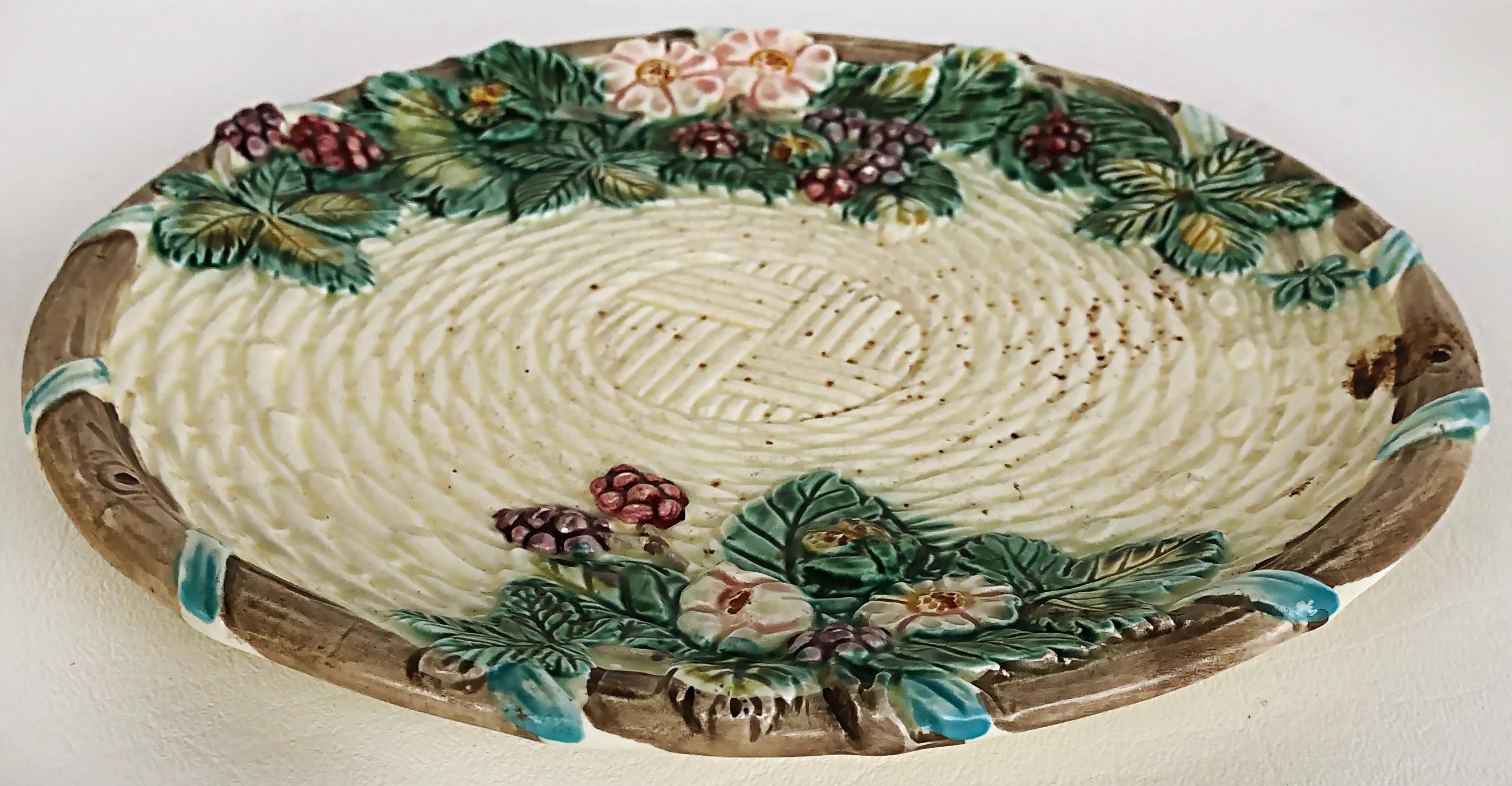 Vintage Majolica Serving Plate with Floral and Leaf Border and Cream Ground, 1988

Offered for sale is a late 20th century Majolica plate with a floral pattern. The plate is marked on the back and dated 1988.