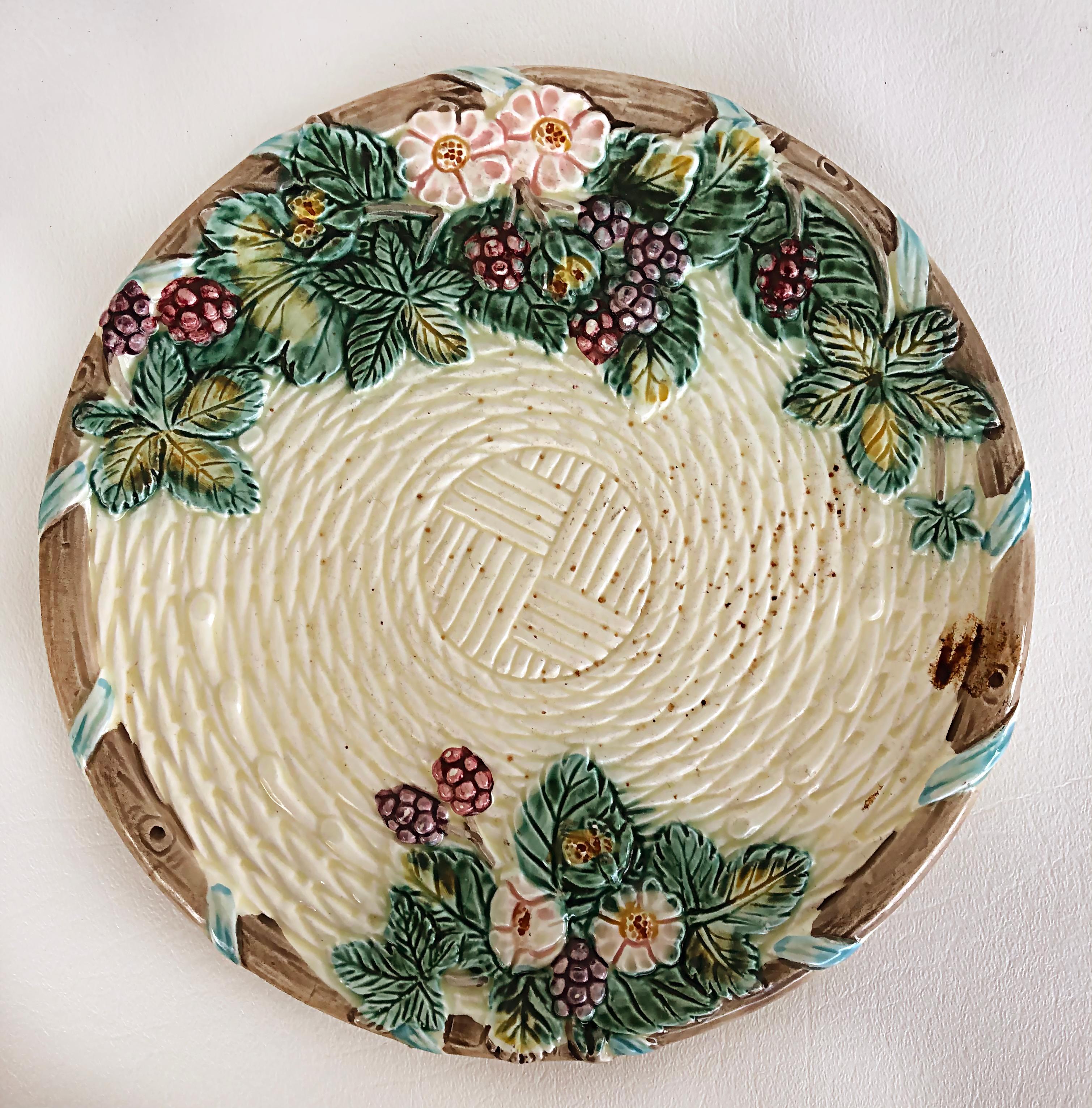 Vintage Majolica Serving Plate, Floral Leaf Border, 1988 For Sale 1