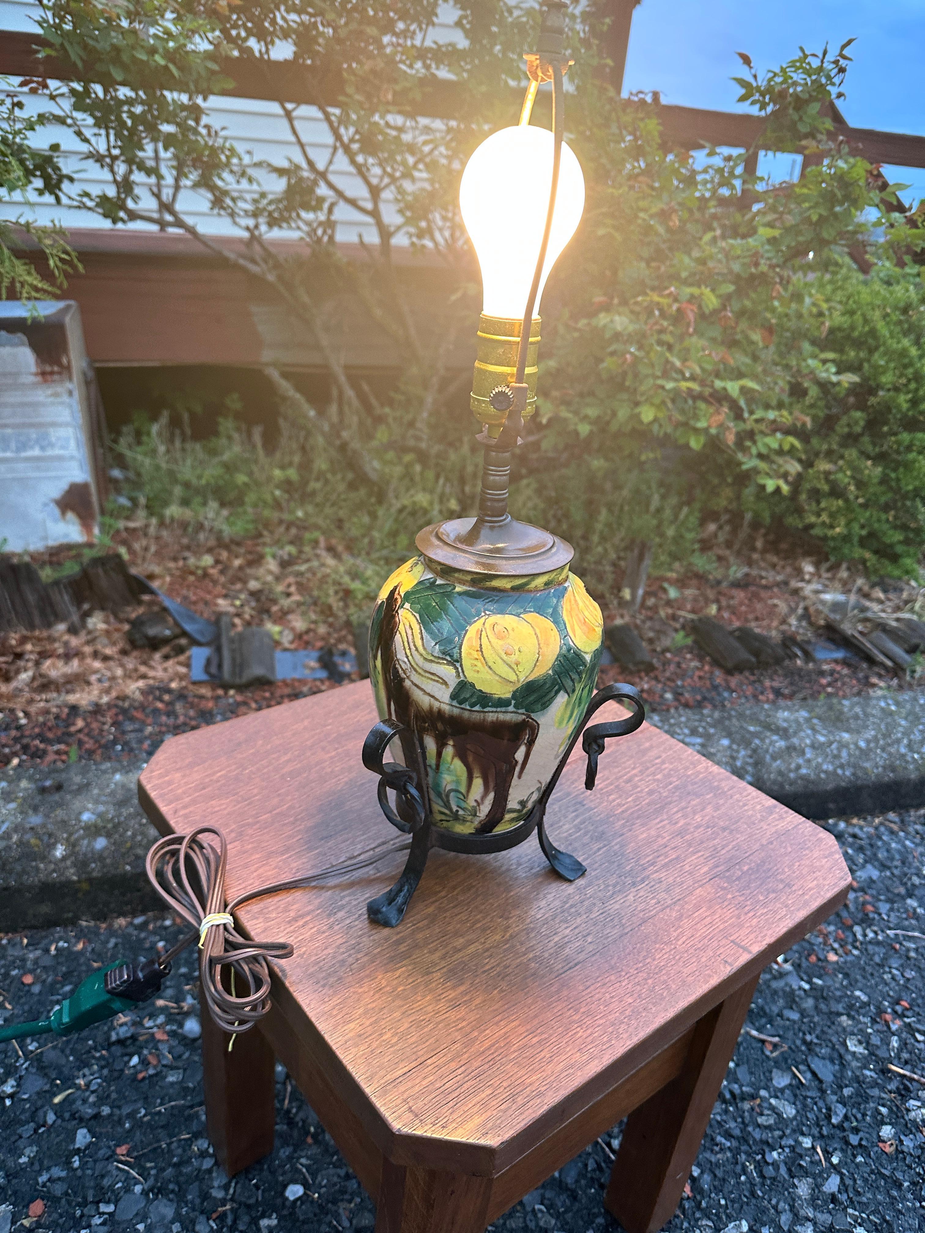 Vintage Majolica Table Lamp In Good Condition For Sale In Shamokin Dam, PA