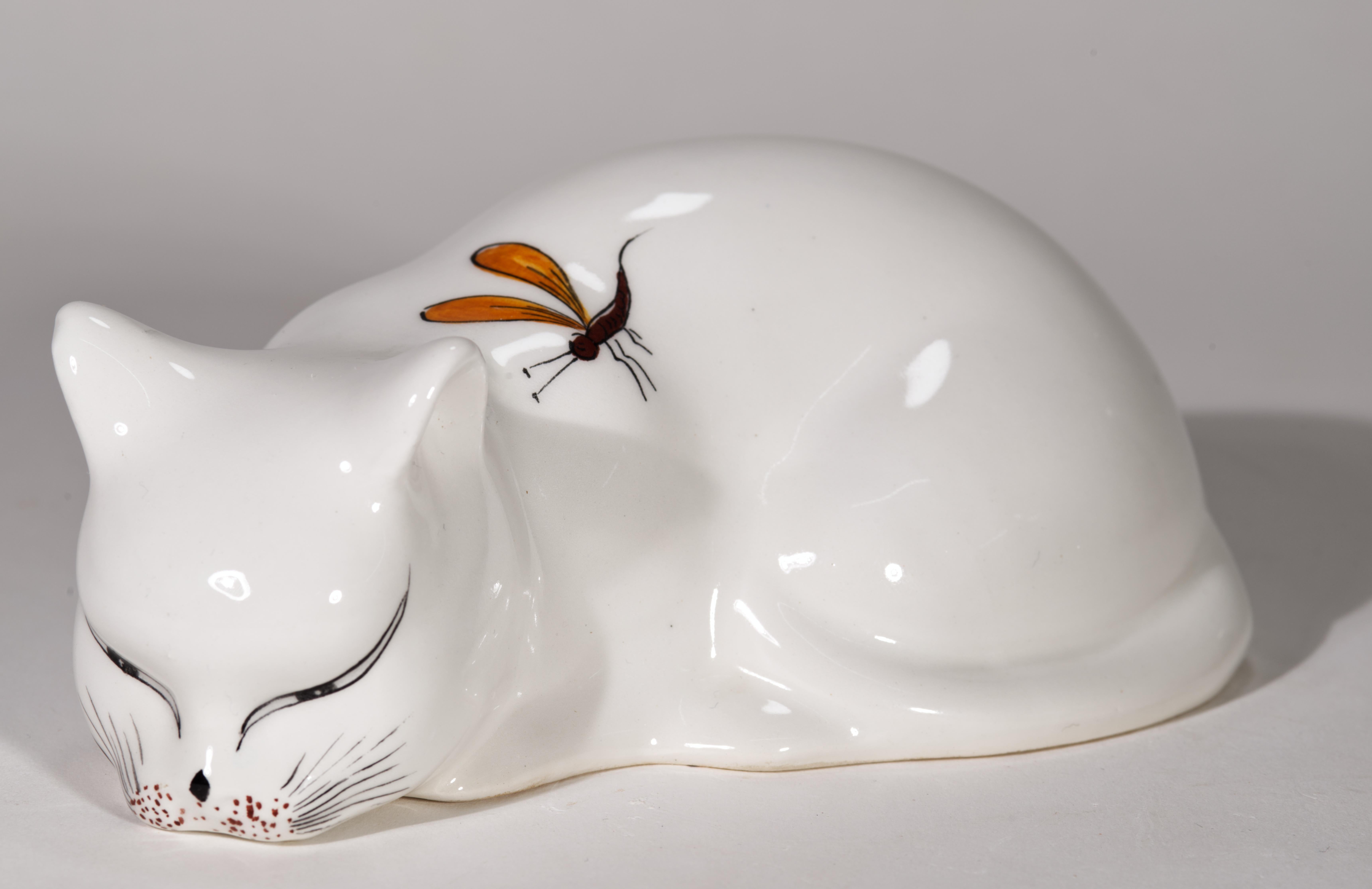 Mid-Century Modern Vintage Majolica White Cat with Dragonfly Sculpture, Italy 1960s For Sale