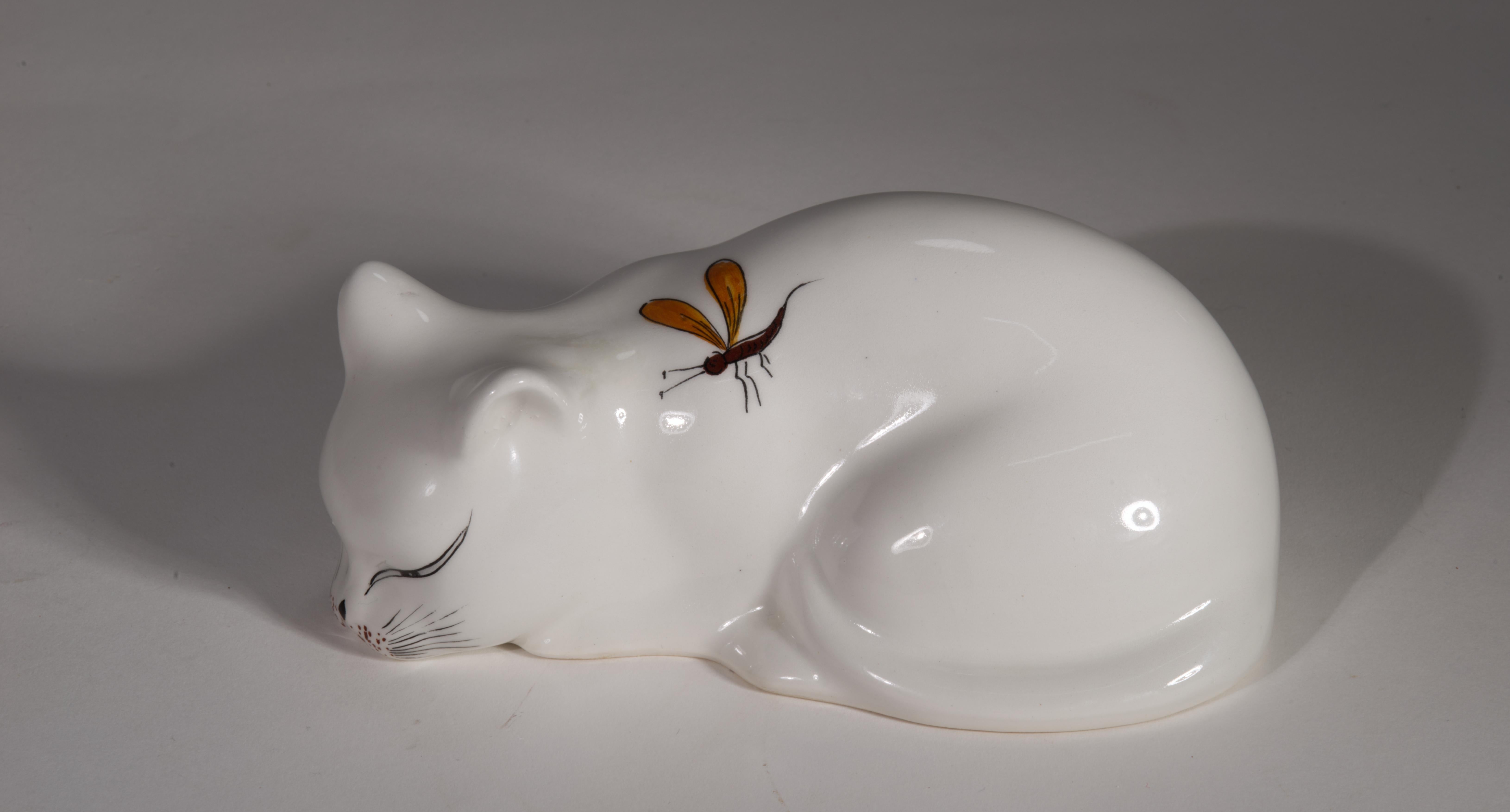 20th Century Vintage Majolica White Cat with Dragonfly Sculpture, Italy 1960s For Sale