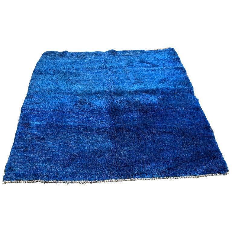 Vintage Majorelle Blue Hand Knotted Berber Rug In Excellent Condition For Sale In Holmfirth, GB
