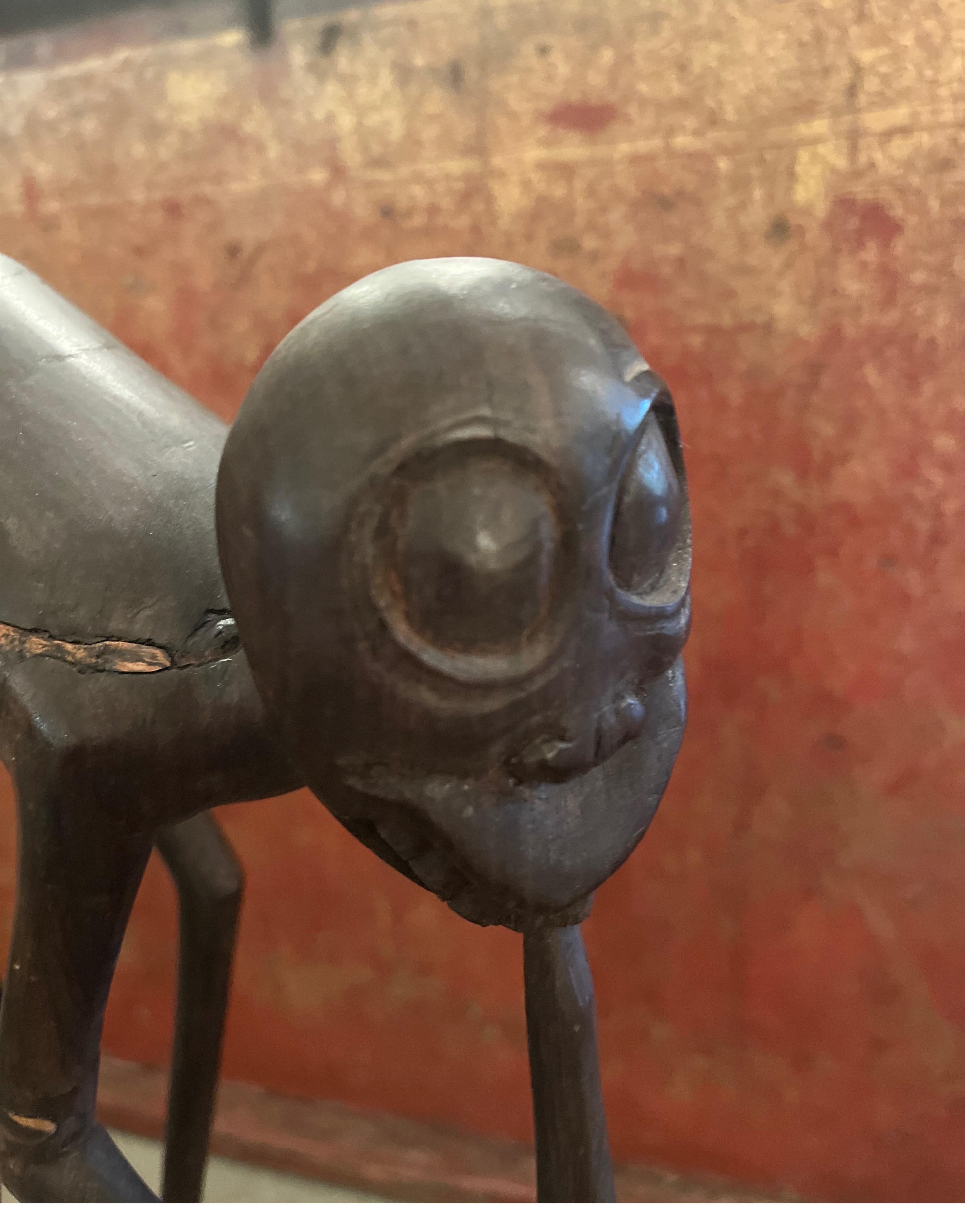 Scultura vintage in legno nero Makonde dalla Tanzania in vendita 5