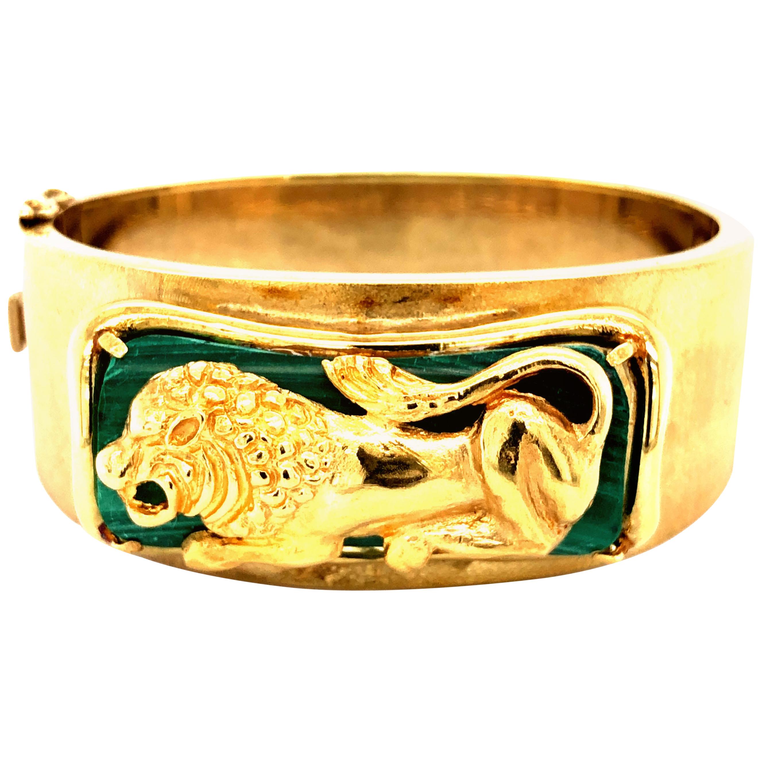 Vintage Malachite 14 Karat Gold Lion Bangle Bracelet, circa 1960-1970