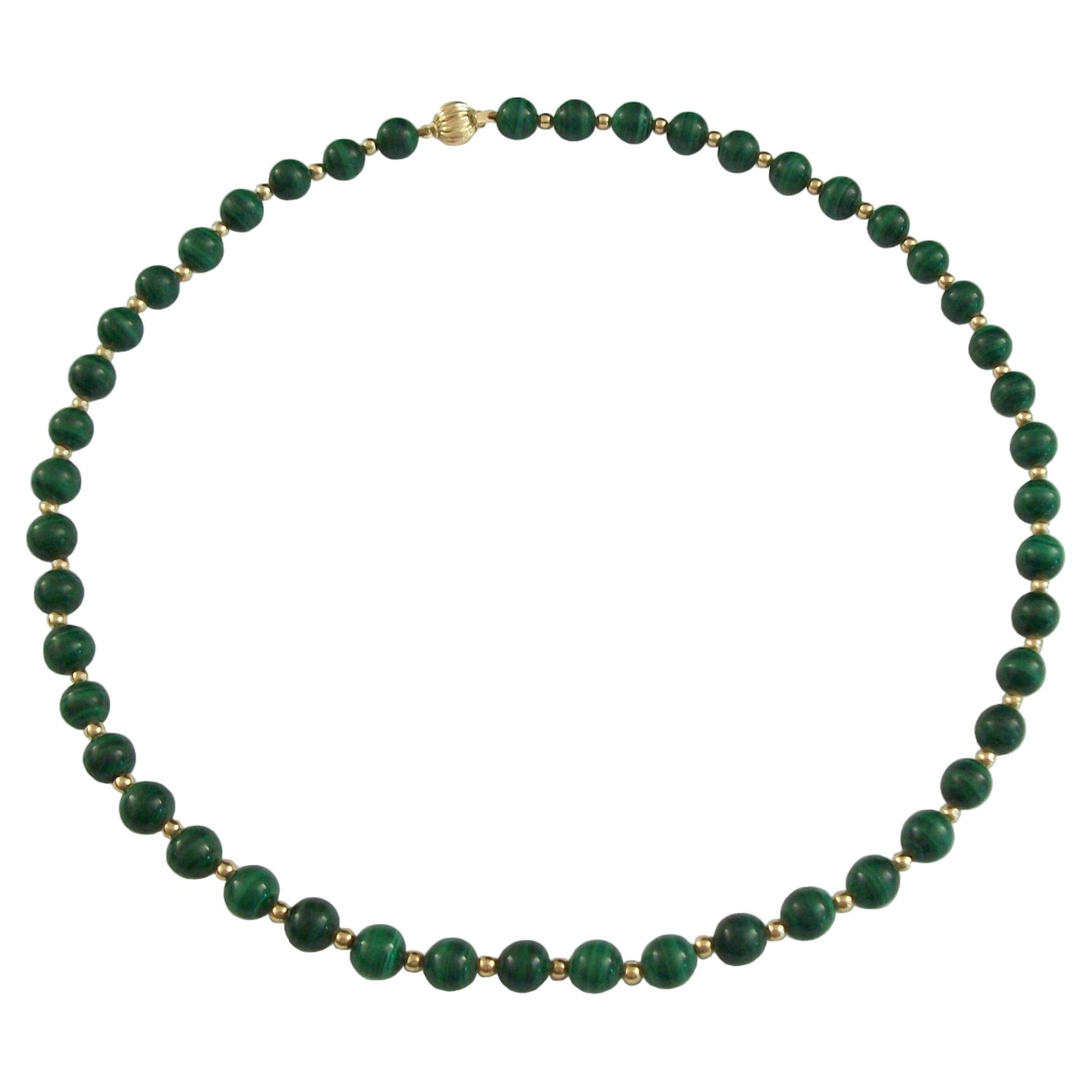 Collier de perles vintage en malachite et or 14 carats - France - fin du 20e siècle