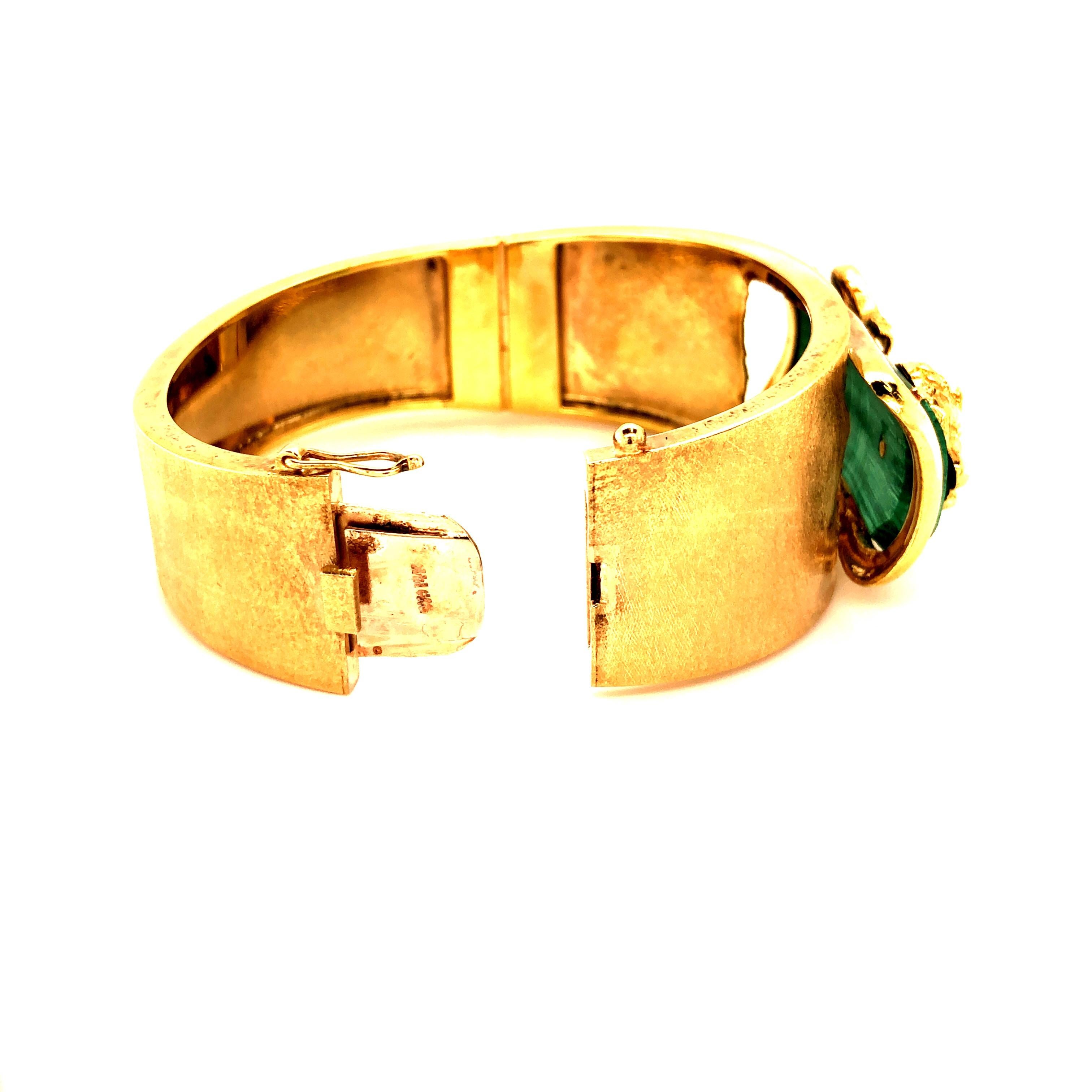 Vintage Malachite 14 Karat Gold Lion Bangle Bracelet, circa 1960-1970 1