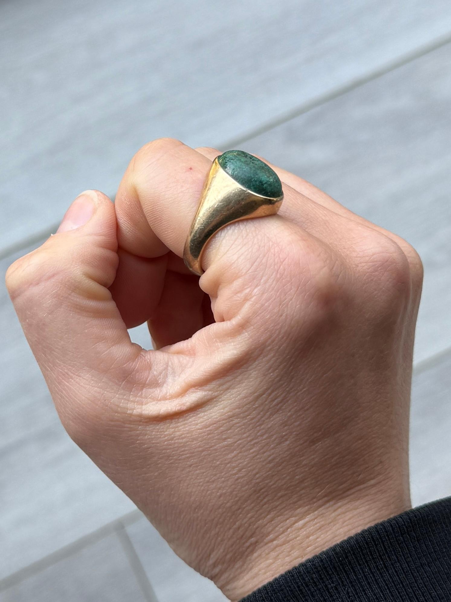 The malachite stone in this 9ct gold ring is bright and has beautiful banding running through it. The green is complimented perfectly by the glossy yellow gold. 

Ring Size: S or 9
Stone Dimensions: 16x12mm 

Weight: 12.1g