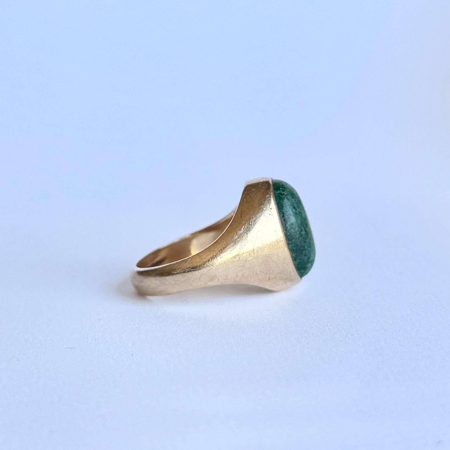 Vintage Malachite and 9 Carat Gold Signet Ring In Good Condition For Sale In Chipping Campden, GB