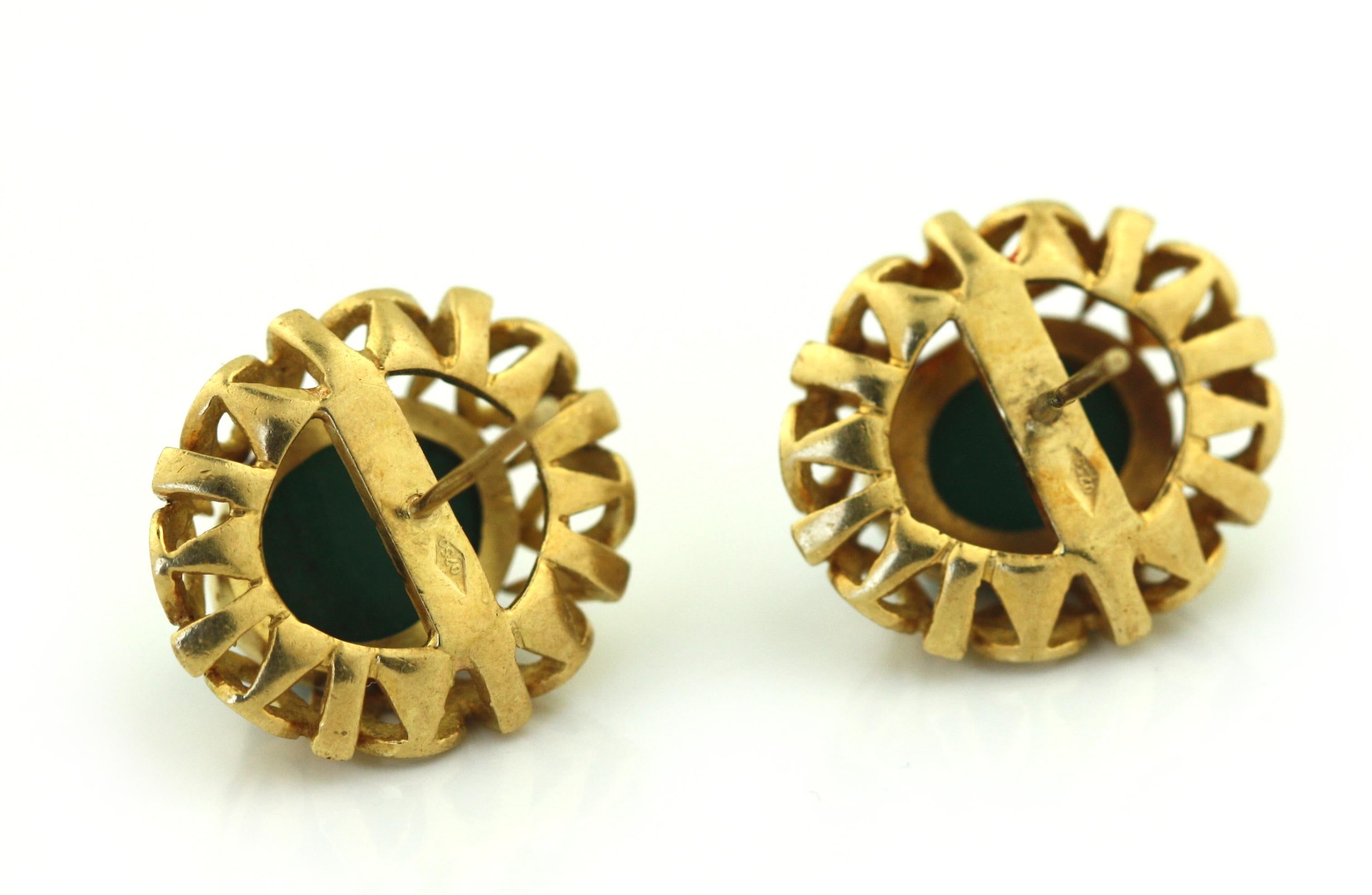 Vintage Malachite and Hammered Gold Cutout Earrings In Good Condition For Sale In Palm Beach, FL