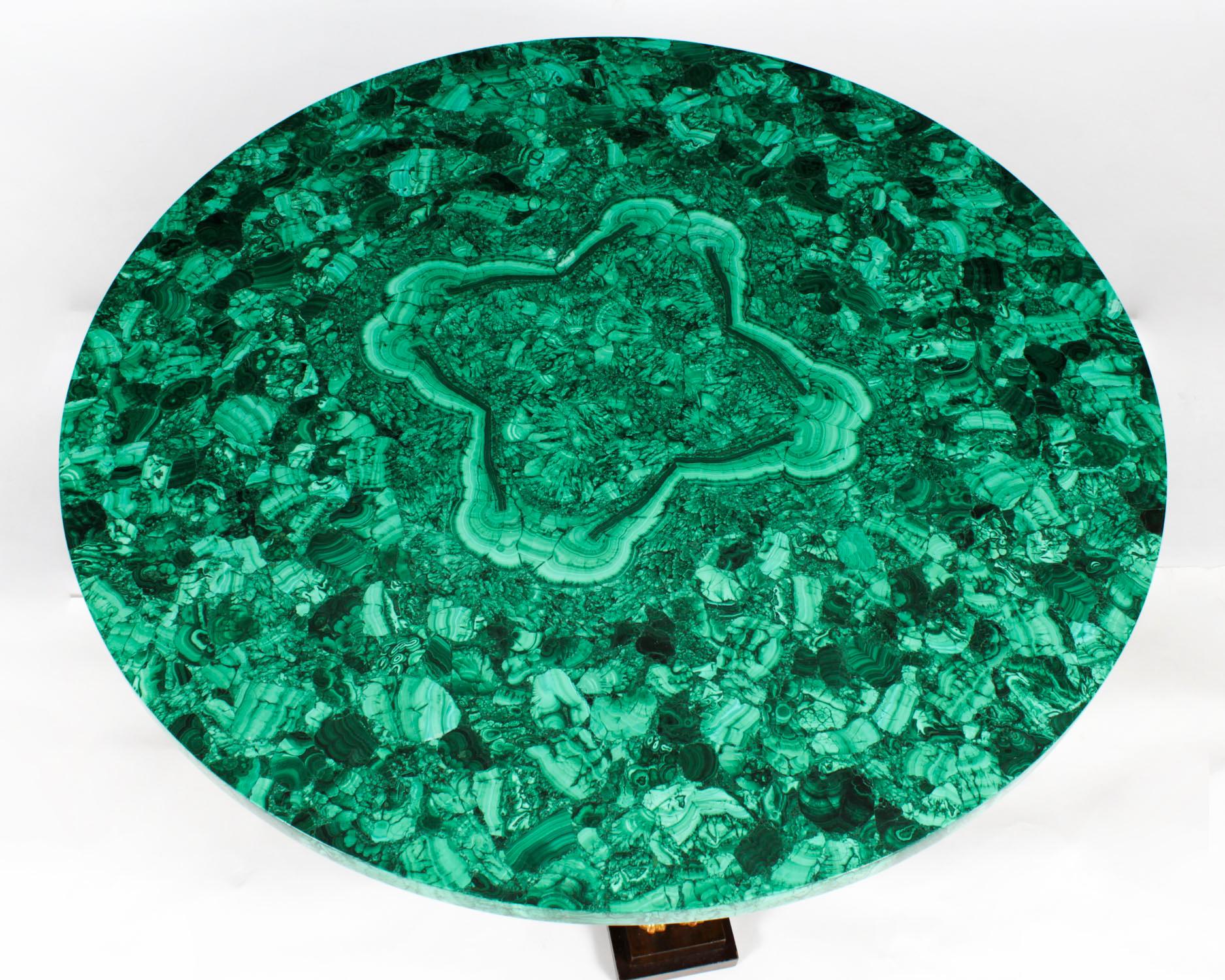 Table basse vintage en malachite et bronze patiné en noyer Milieu du 20ème siècle en vente 4