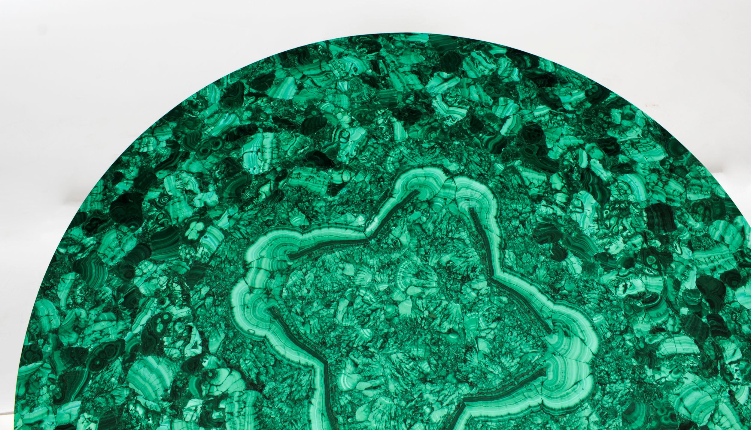 Table basse vintage en malachite et bronze patiné en noyer Milieu du 20ème siècle en vente 9