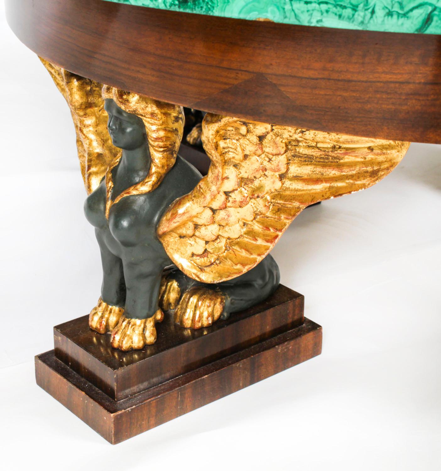 Patiné Table basse vintage en malachite et bronze patiné en noyer Milieu du 20ème siècle en vente
