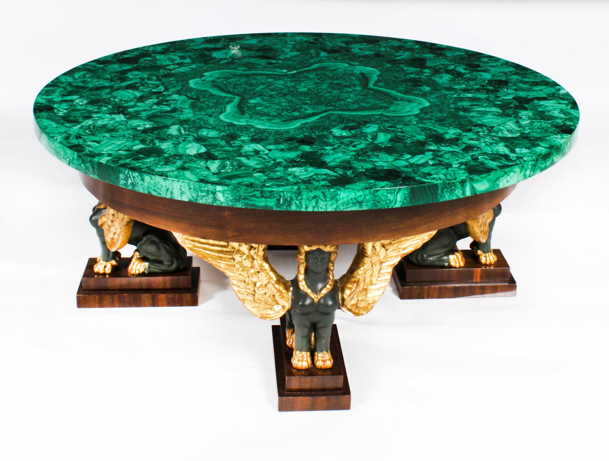 Table basse vintage en malachite et bronze patiné en noyer Milieu du 20ème siècle en vente