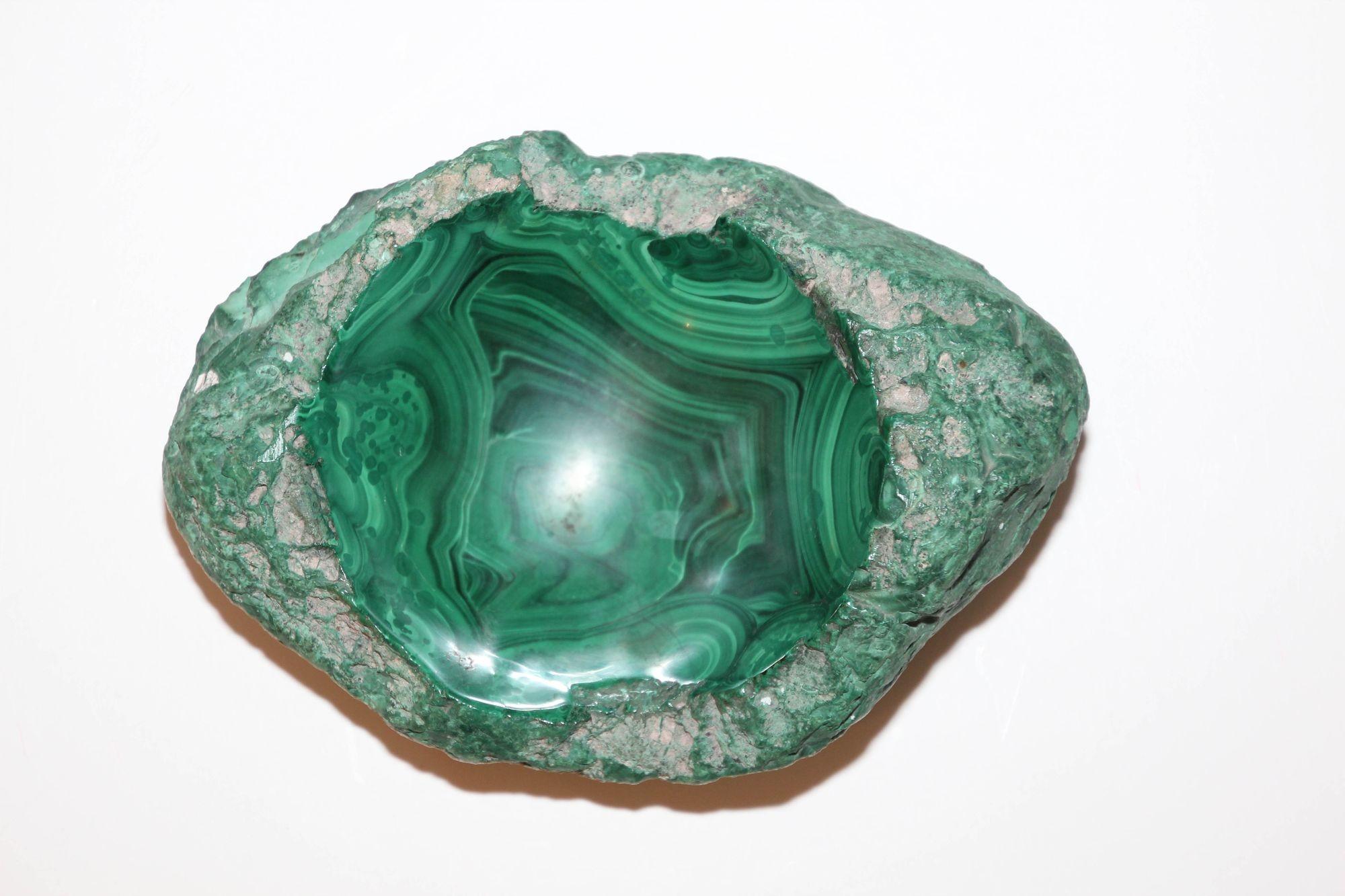 Organique Cendrier Vide Poche vintage en malachite avec détails de tourbillons verts des années 1960 en vente