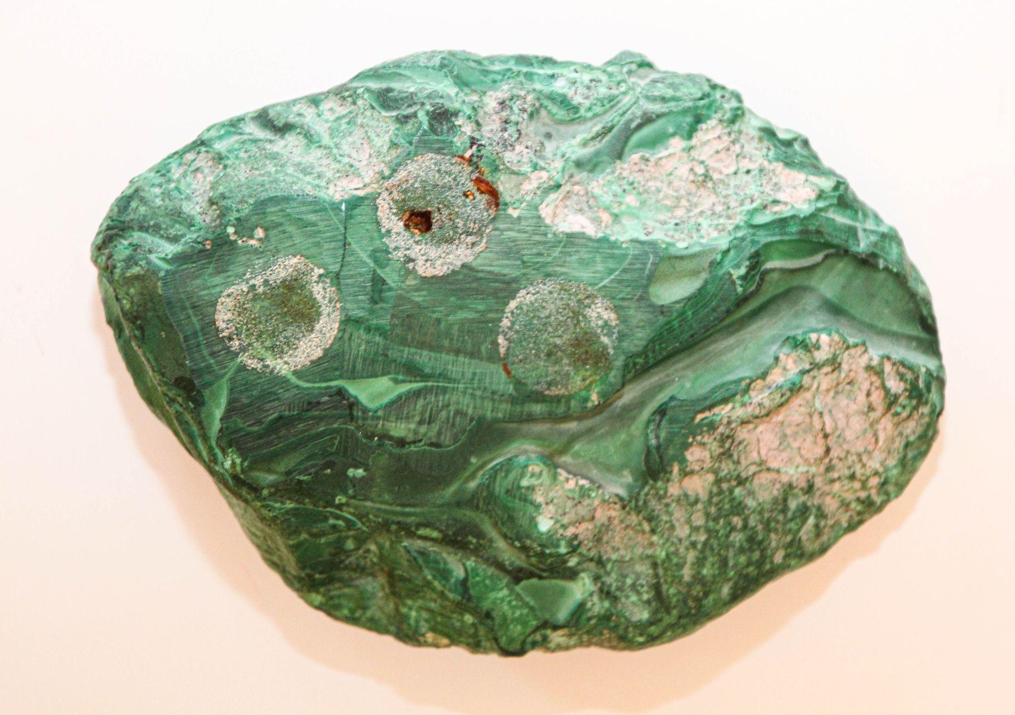20ième siècle Cendrier Vide Poche vintage en malachite avec détails de tourbillons verts des années 1960 en vente