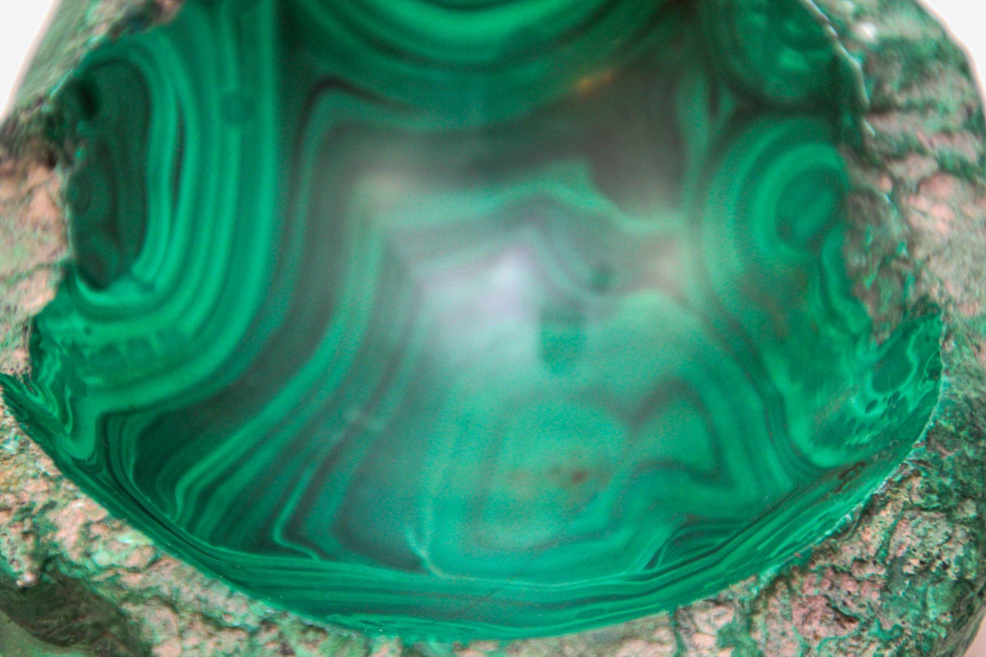 Malachite Cendrier Vide Poche vintage en malachite avec détails de tourbillons verts des années 1960 en vente