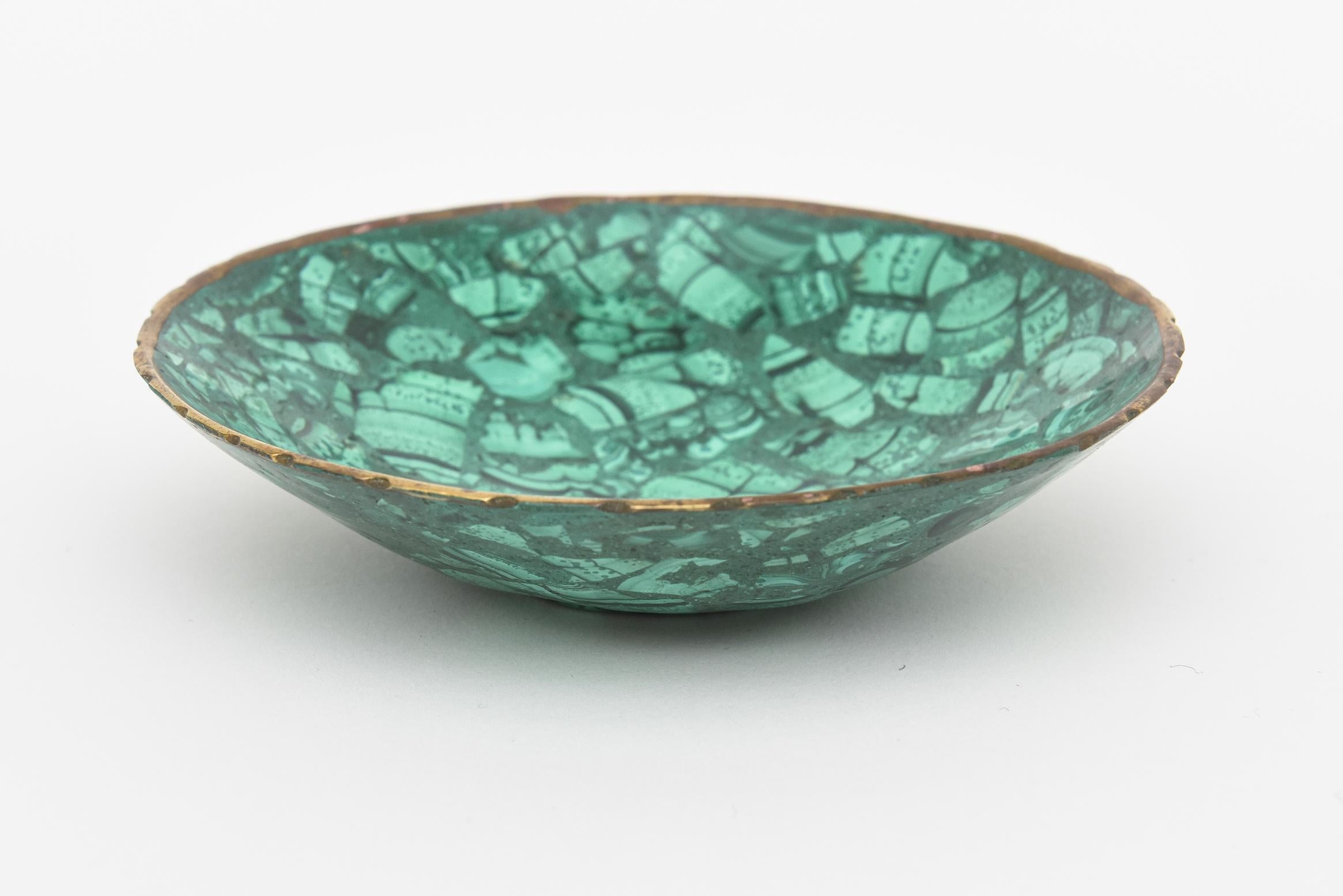 This lovely vintage malachite decorative bowl is from the 70's. It has the brass trim surround. Great desk accessory or ring bowl.