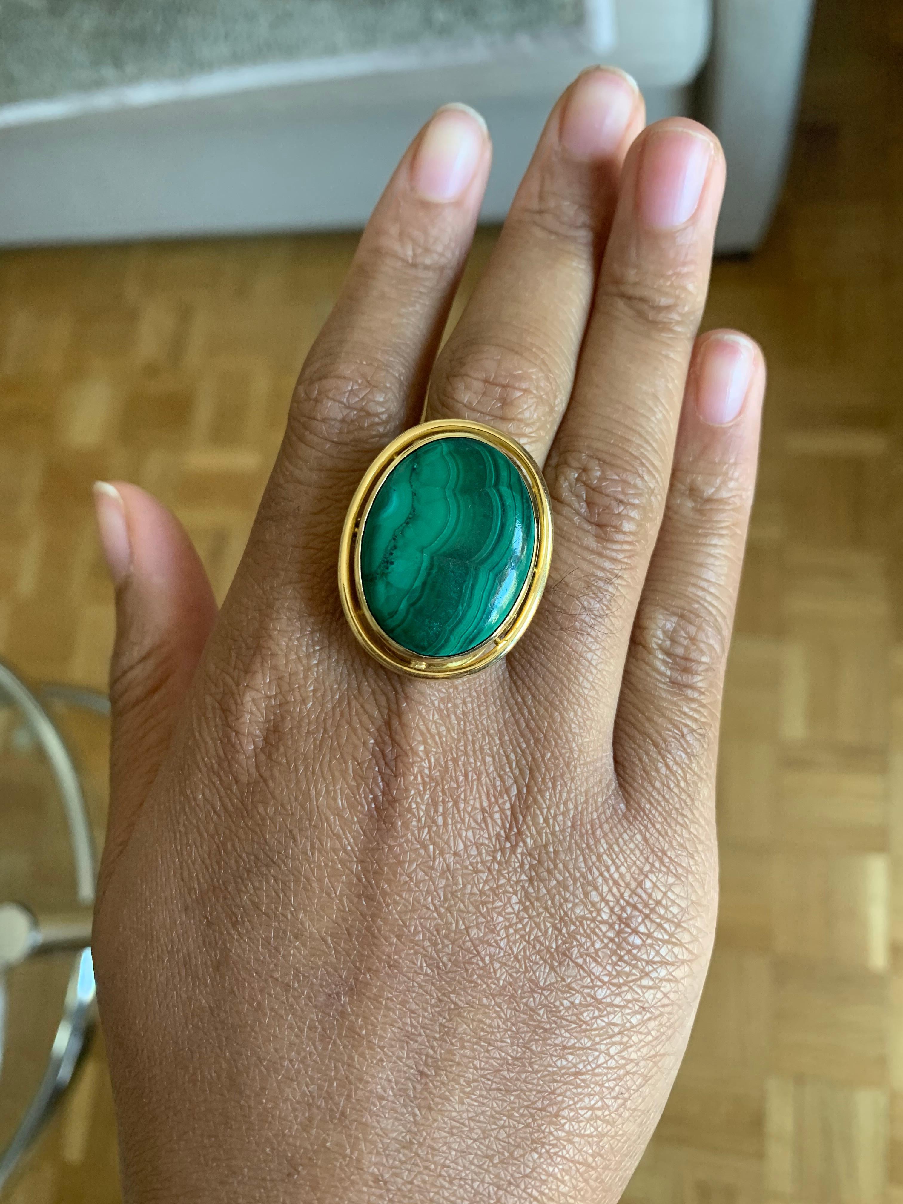 Vintage Malachite Cabochon 18 Carats Yellow Gold Cocktail Ring In Good Condition In Paris, FR