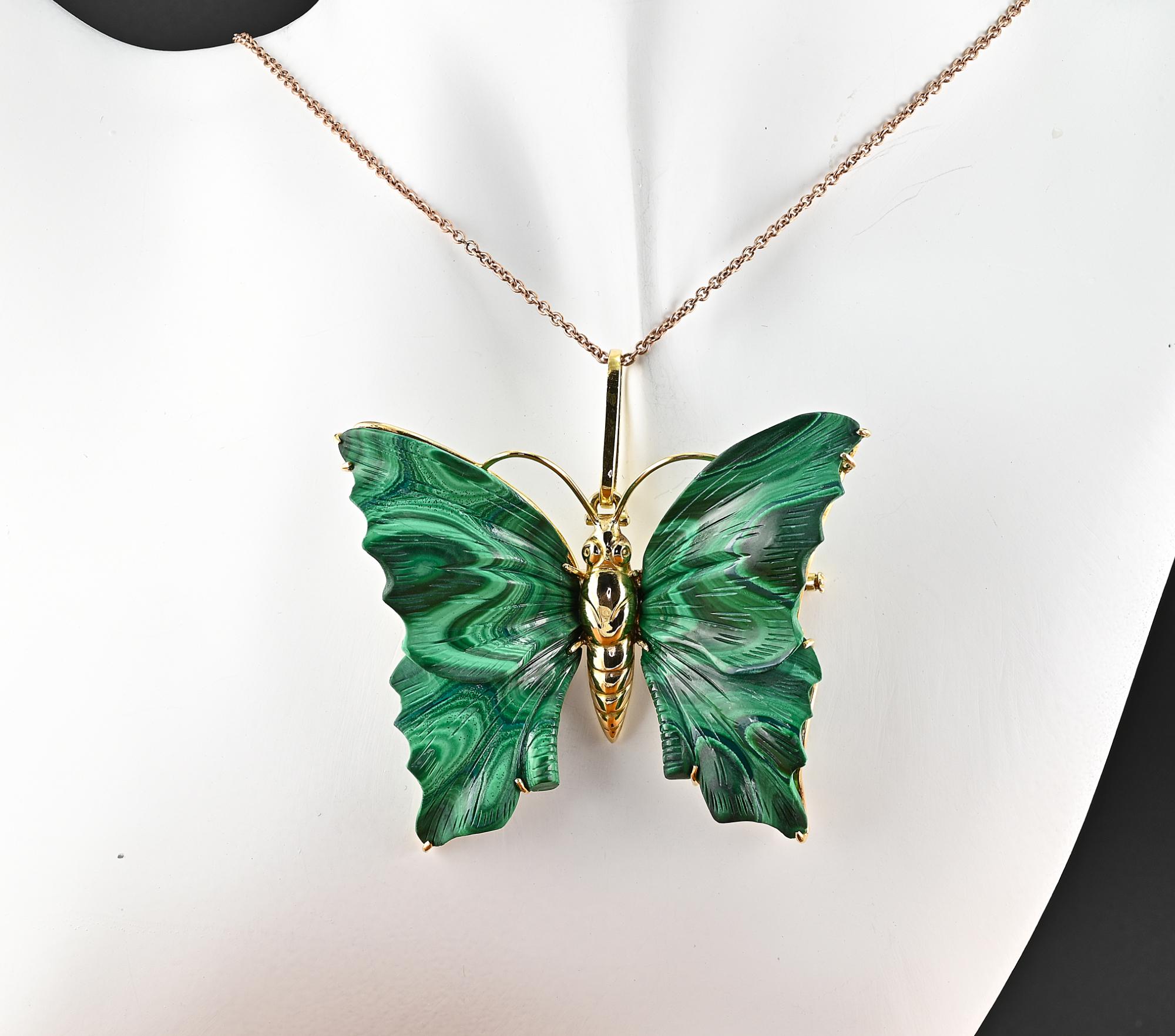 This breathtaking vintage brooch is 1970 ca
Skillfully rendered carving artwork mounted in 18 KT solid gold
Large wings made of natural Malachite with amazing pattern
Can be worn as brooch or pendant
Perfect condition
Glamorous brooch
Chain not