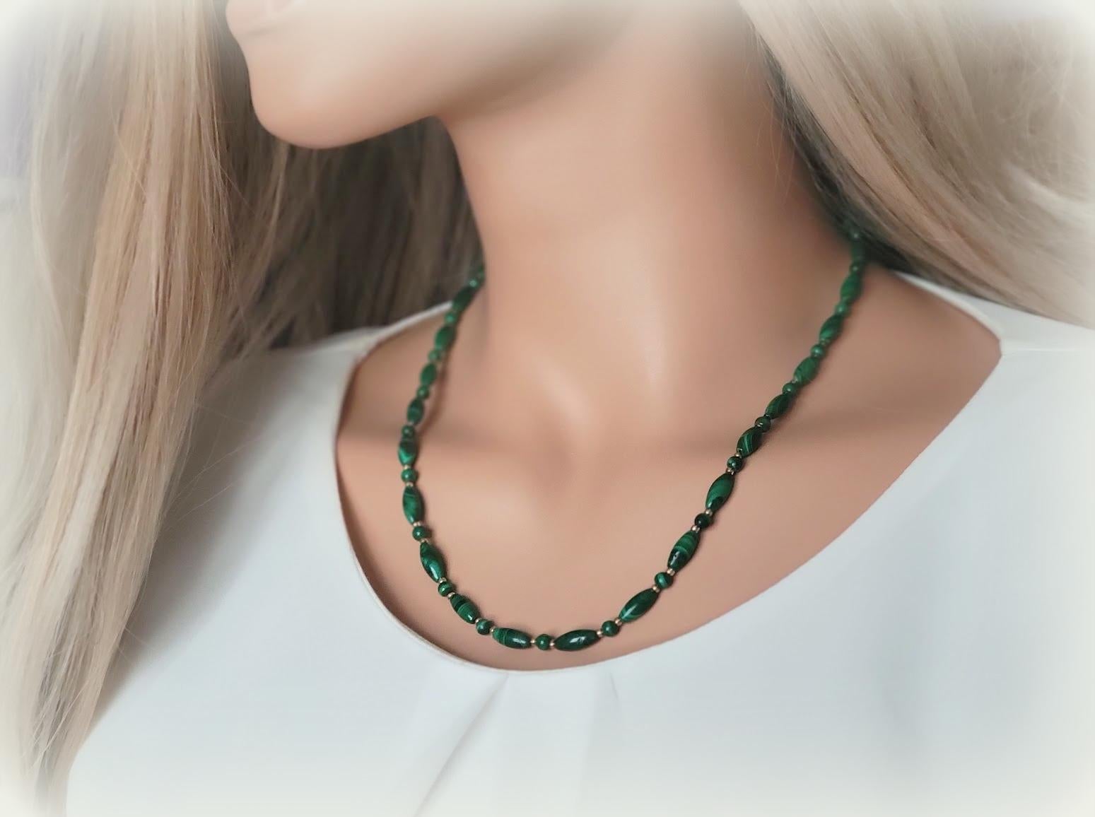 Vintage Malachite Necklace In Excellent Condition For Sale In Chesterland, OH