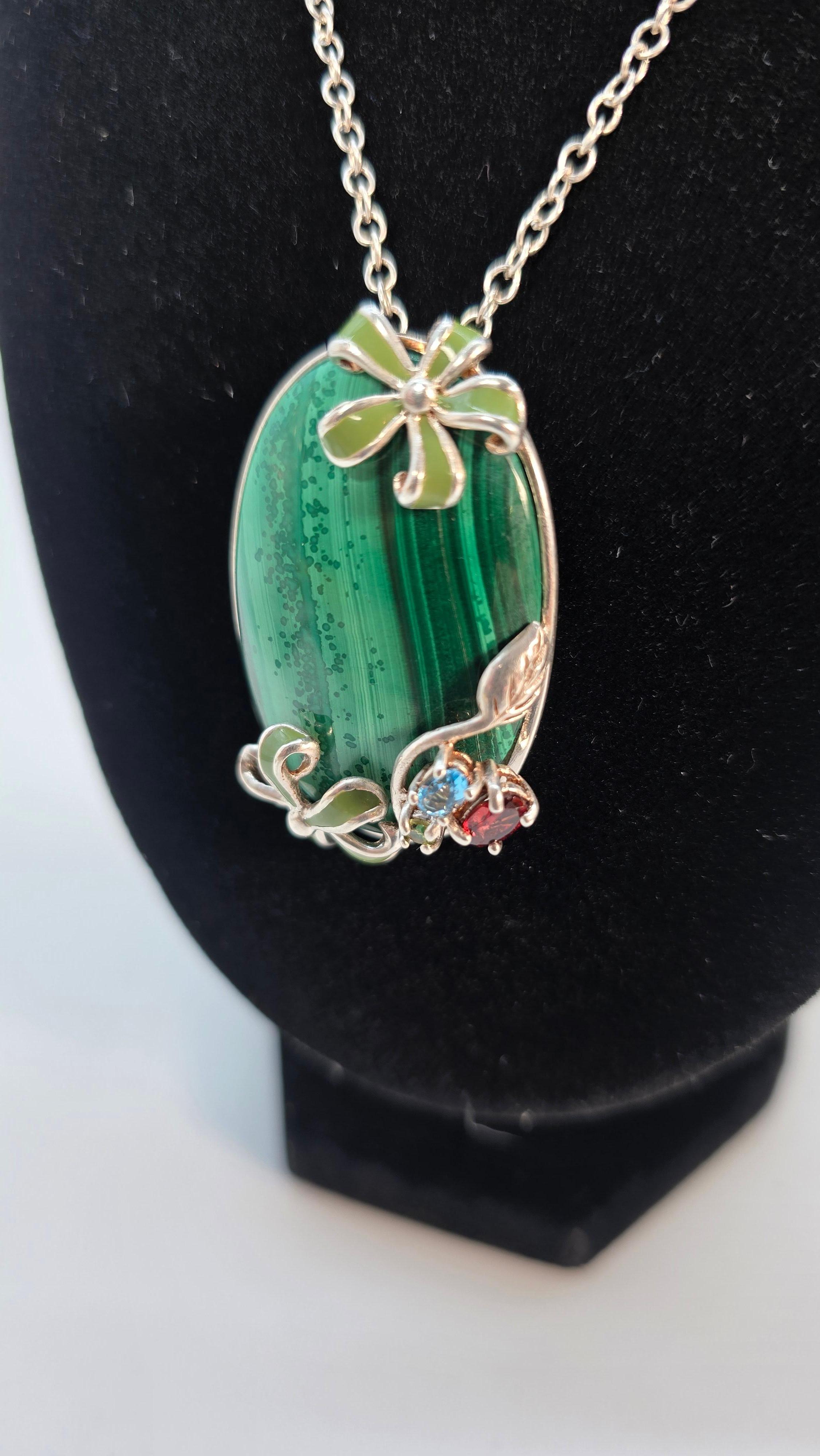 Mid-Century moderno Ciondolo d'epoca in malachite e smalto - collana circa 1950 in vendita