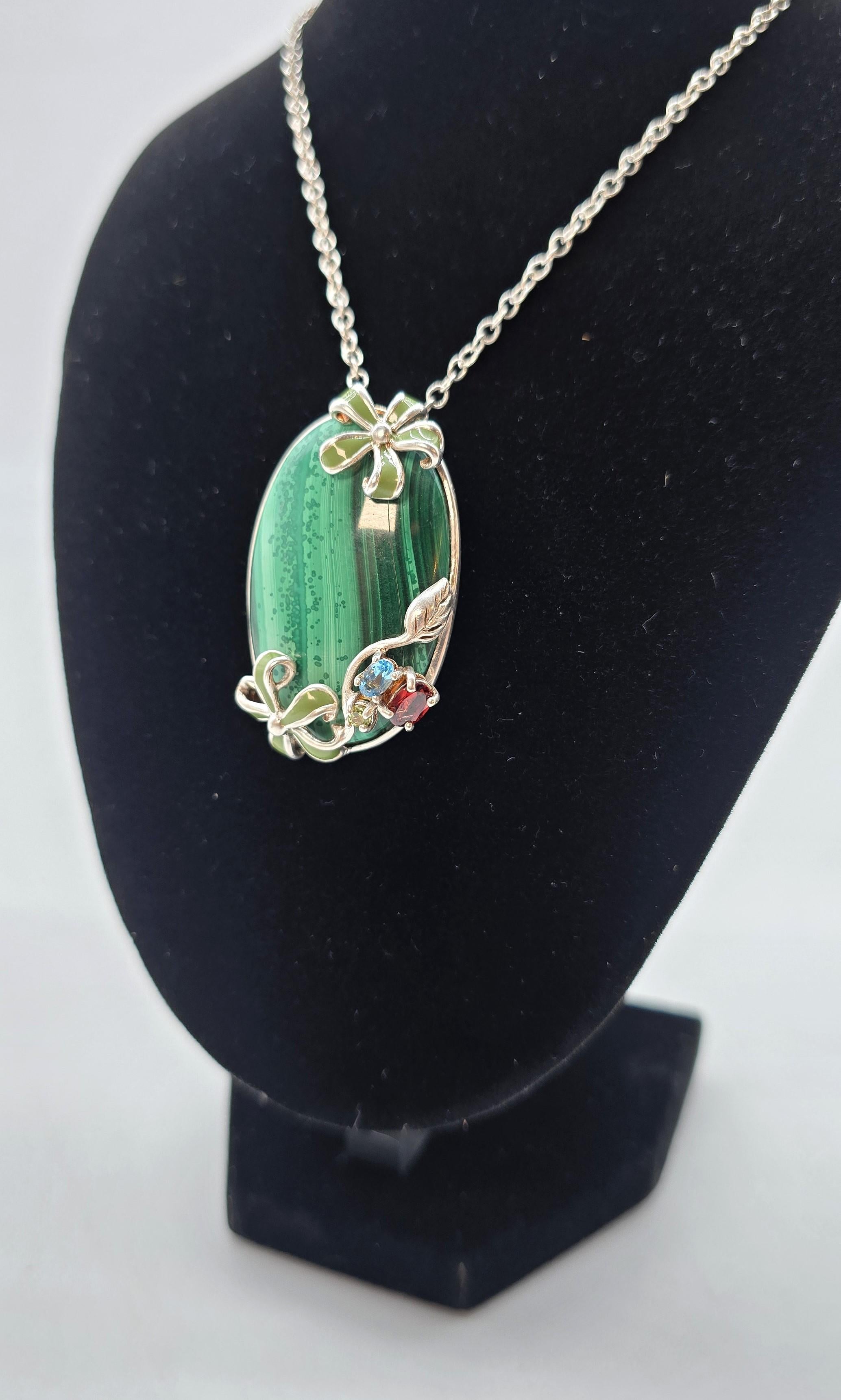 Ciondolo d'epoca in malachite e smalto - collana circa 1950 in vendita 1