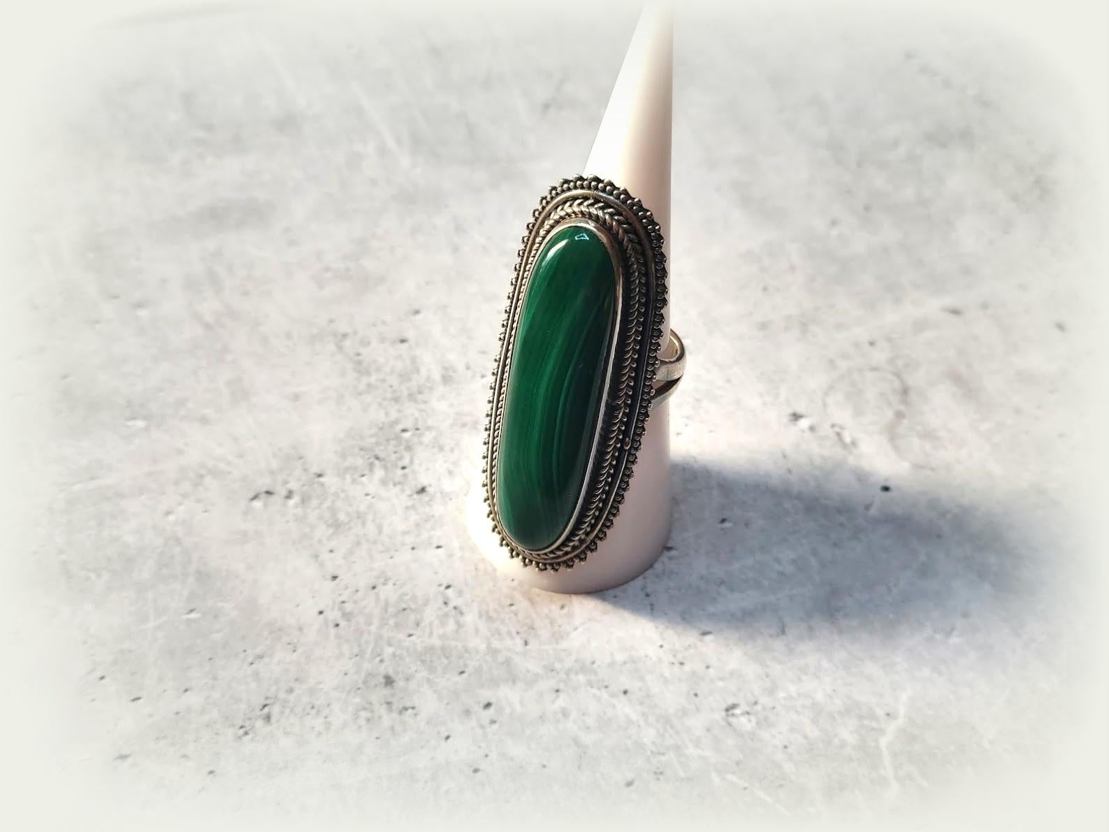 Vintage Malachite Sterling Silver Ring In Excellent Condition For Sale In Chesterland, OH