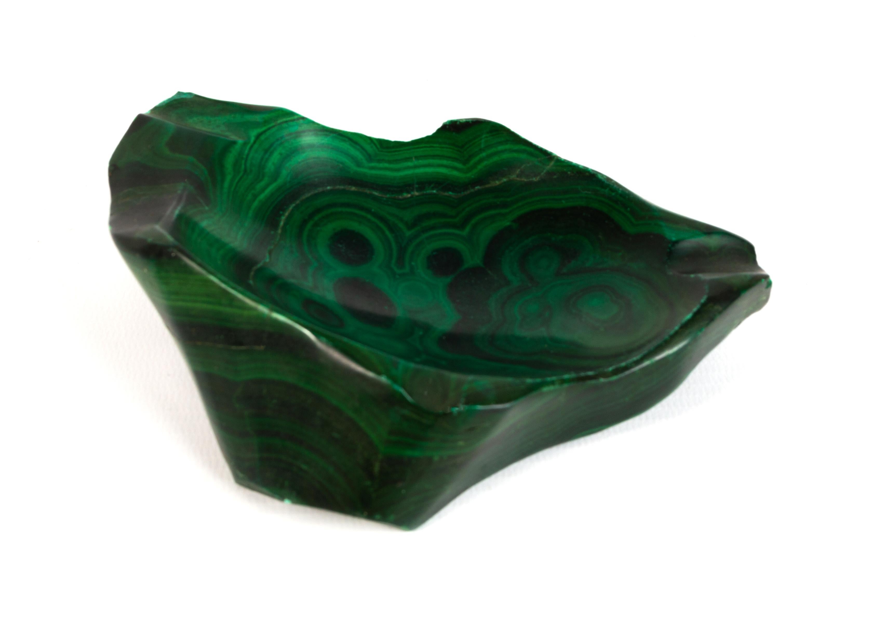 Vintage malachite vide poche trinket dish Italy, C.1960

A substantial piece of all natural malachite mineral stone. Depicting the natural pattern formation of this stunning rock. 

In excellent condition commensurate of age.