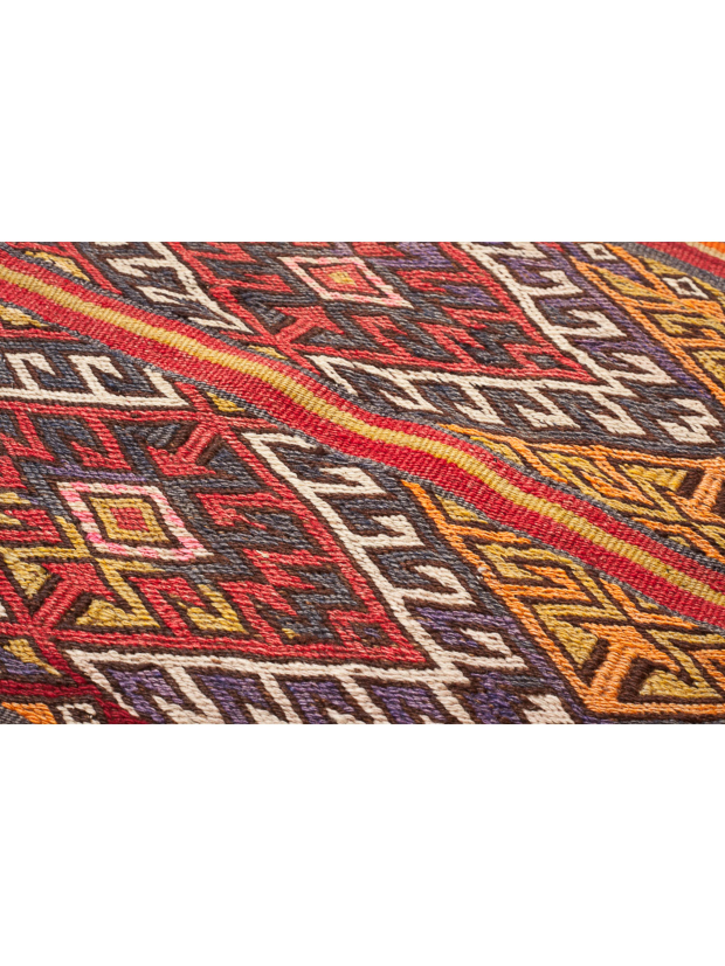Dies ist ein wunderschön detaillierter alter Kelim aus der Region Malatya, Anatolien, mit einer kräftigen, dreidimensionalen Textur und präzisen geometrischen Mustern. Ursprünglich wurden die Chuvals von Nomadenstämmen als Aufbewahrungsbeutel für