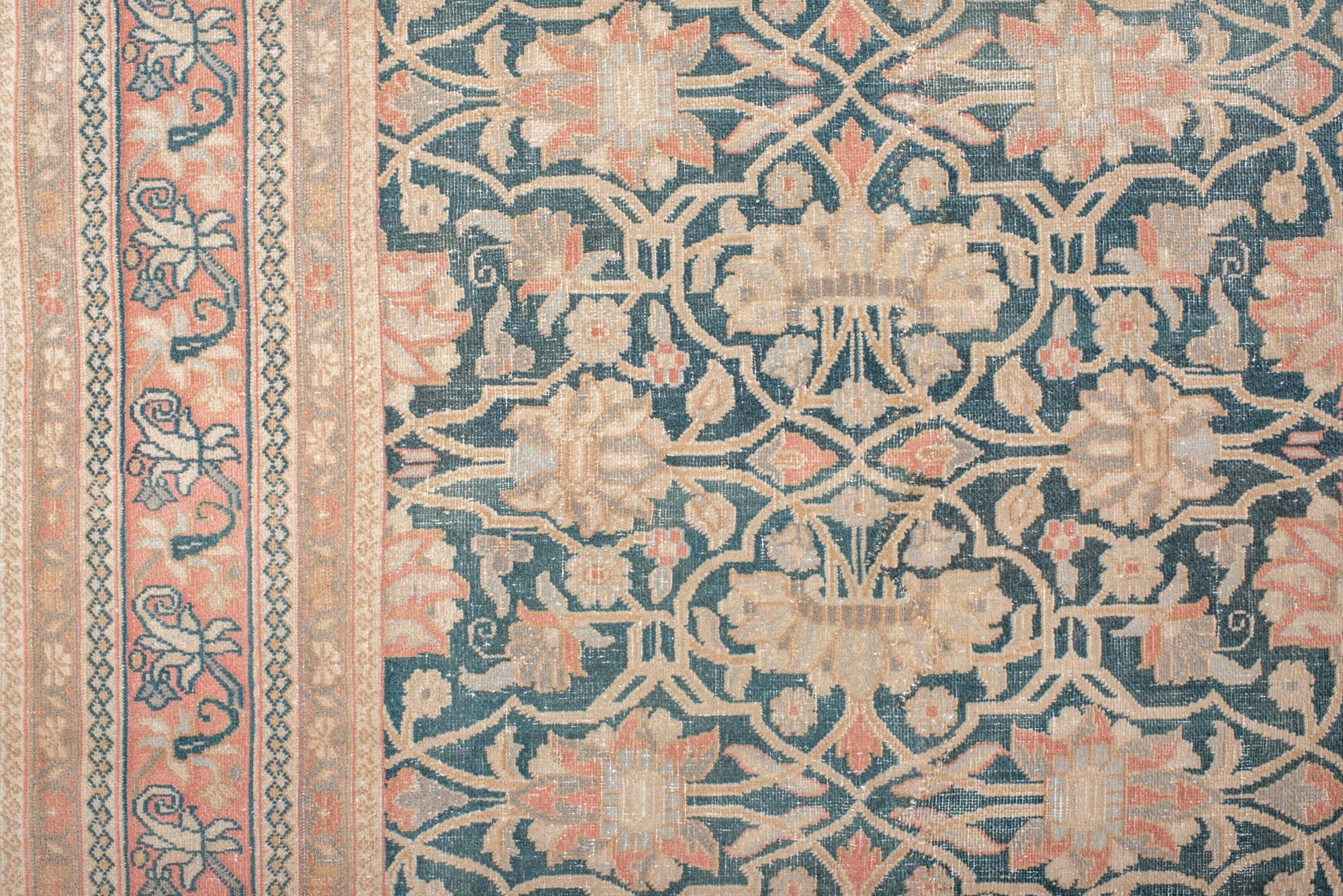 Malayer-Teppich im Vintage-Stil mit Allover-Muster aus Palmetten im Zustand „Gut“ im Angebot in New York, NY