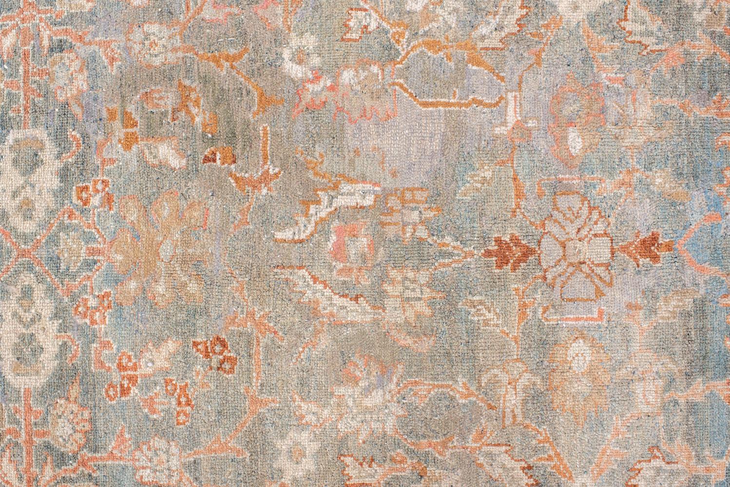 Malayer-Teppich im Vintage-Stil mit hellblauem Feld und Herati-Design (Persisch)