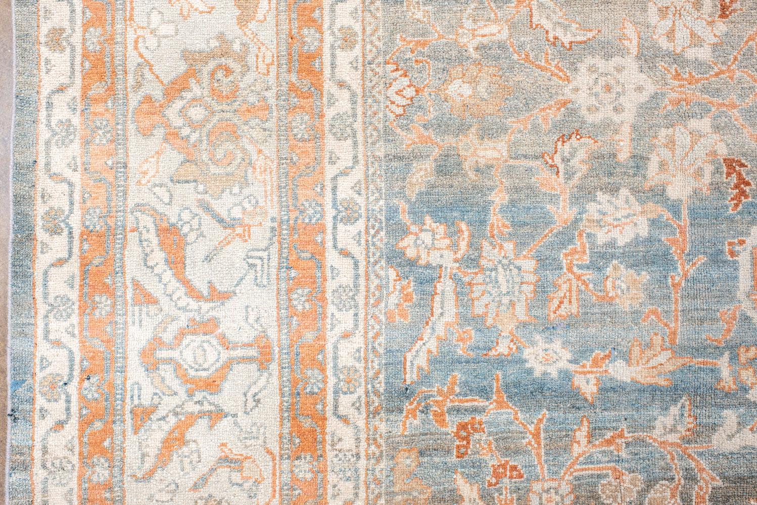 Malayer-Teppich im Vintage-Stil mit hellblauem Feld und Herati-Design (Handgeknüpft)