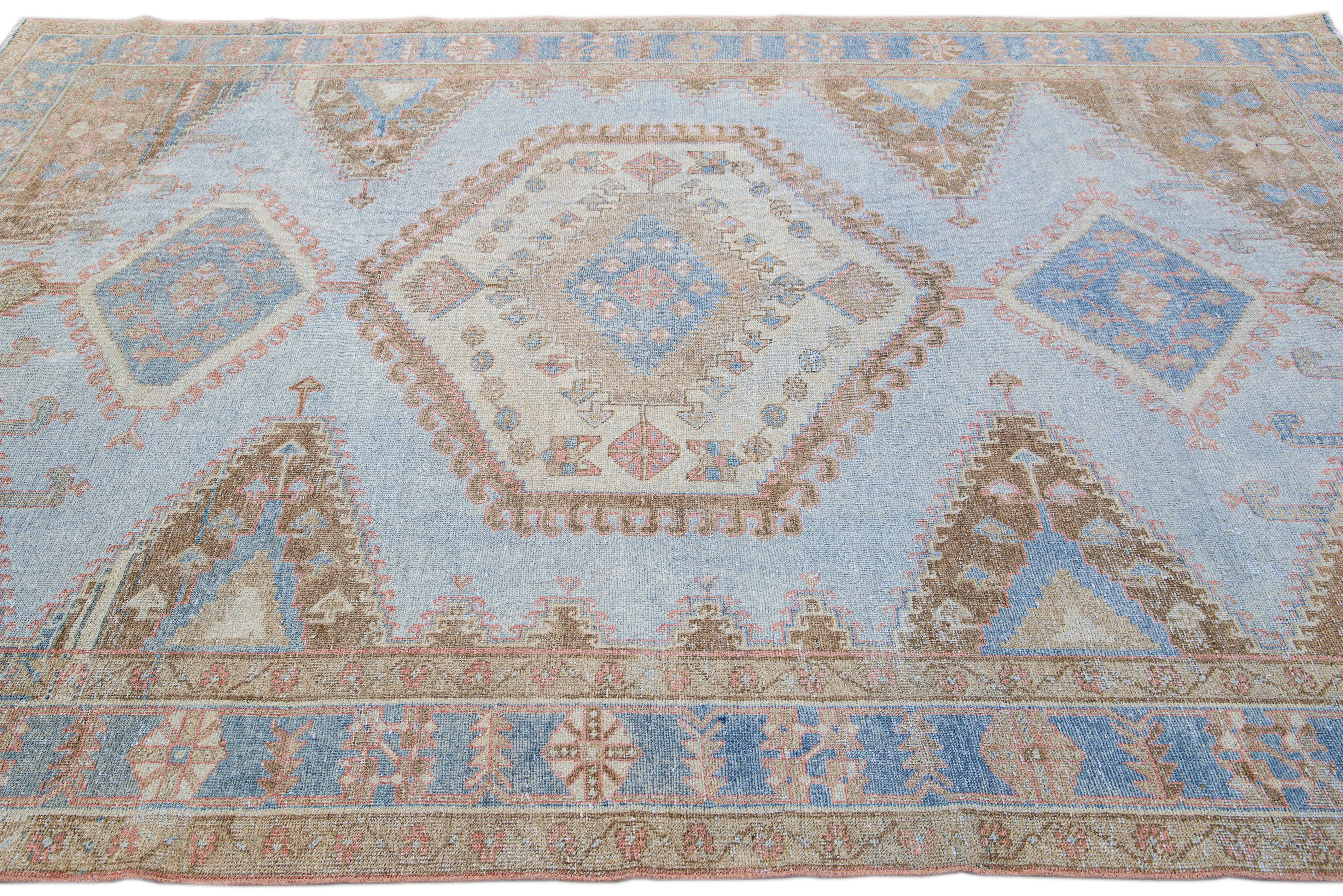 Vintage Malayer Handmade Medallion Designed Blue Wool Rug In Good Condition For Sale In Norwalk, CT