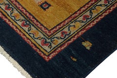 Vintage Malayer Perserteppich, Rot und Gold mit floralem Medaillon - Rug & Kilim
