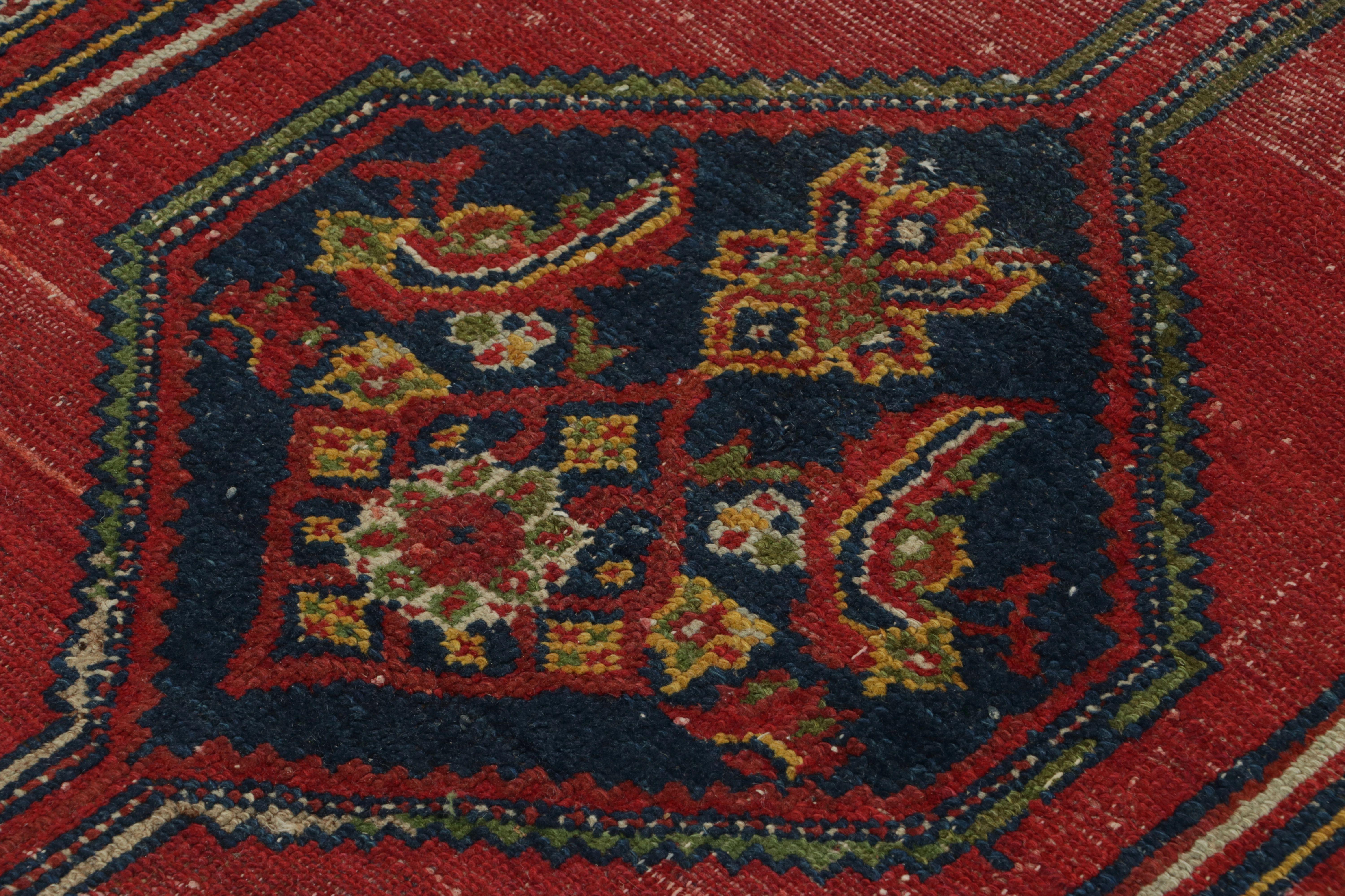 Vintage Malayer Persian Rug, Red and Gold with Floral Medallion - Rug & Kilim In Good Condition For Sale In Long Island City, NY