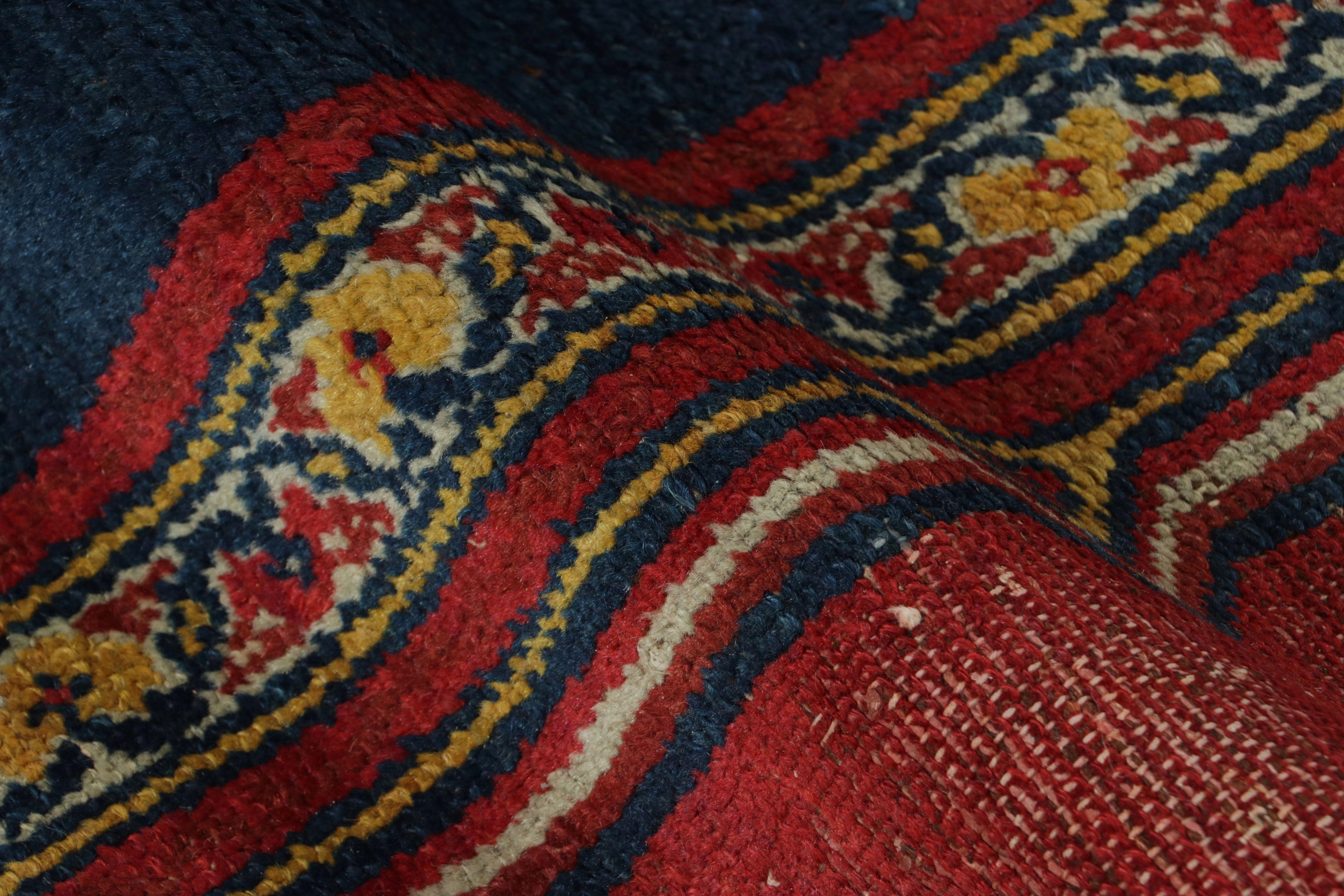 Wool Vintage Malayer Persian Rug, Red and Gold with Floral Medallion - Rug & Kilim For Sale