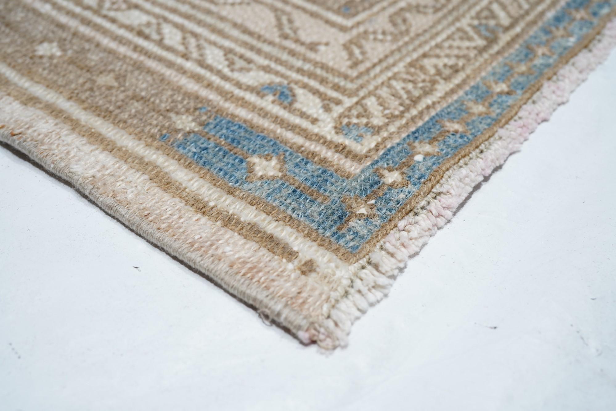 Vintage Malayer Rug In Distressed Condition For Sale In New York, NY