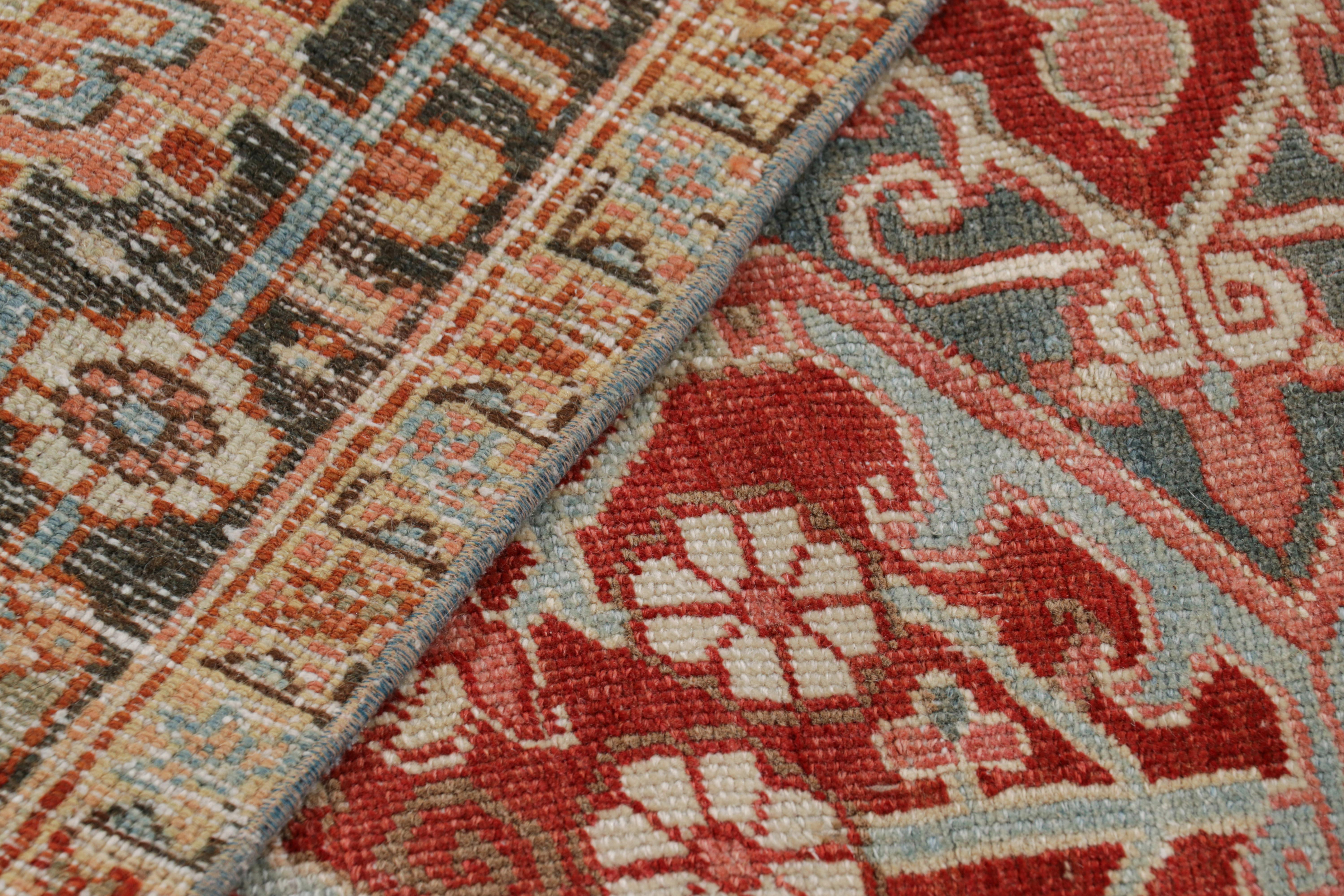 Alfombra Malayer vintage en rojo y azul, con medallón floral, de Rug & Kilim en venta 2