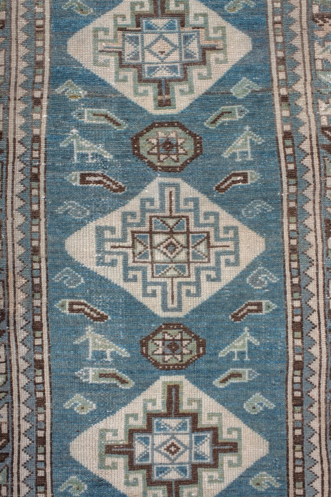 Traves de Mesa Vintage Malayer Azul con Medallones Geométricos Anudado a mano en venta