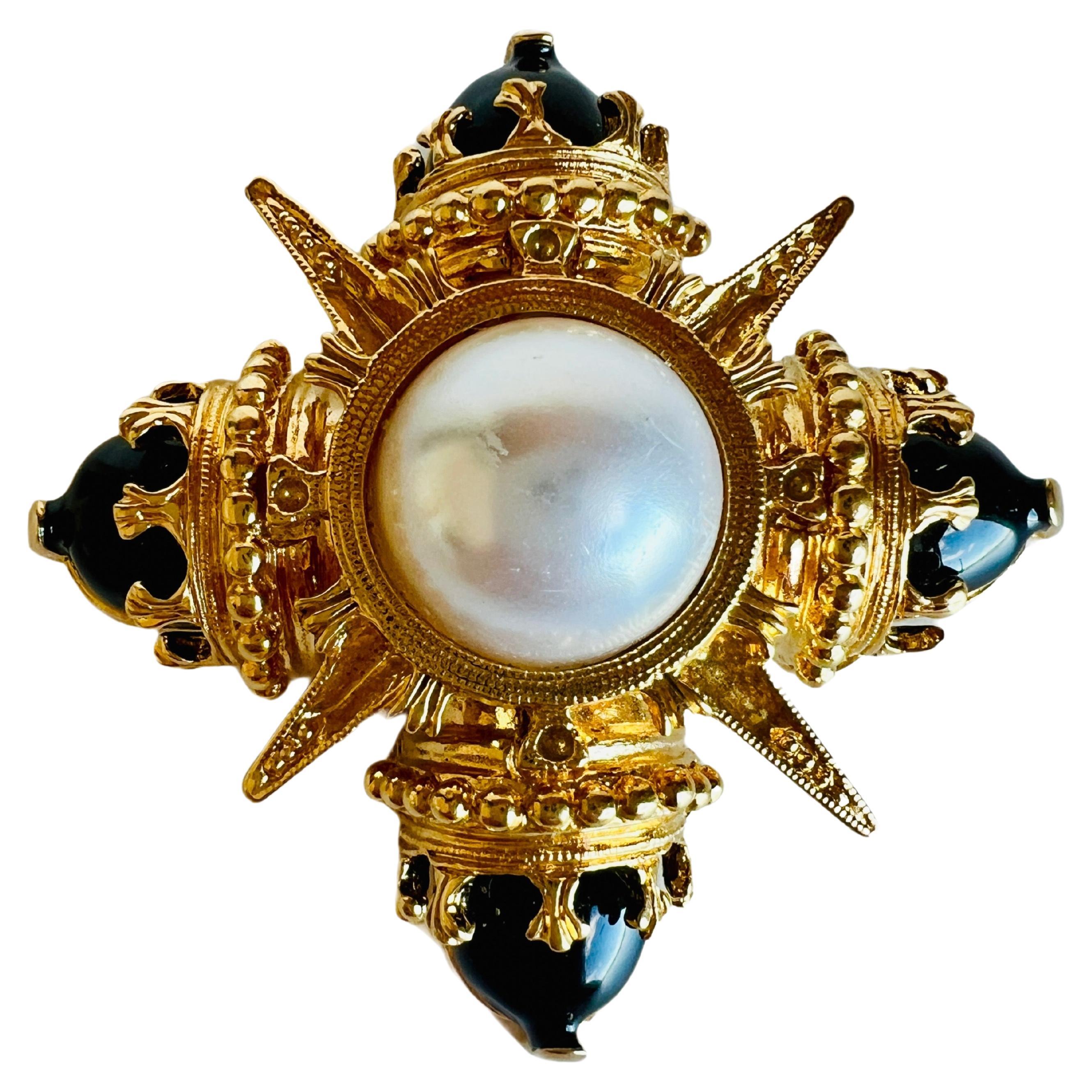 Vintage Maltese Cross Imitation Pearl Cabochon Black Enamel Gold Brooch For Sale