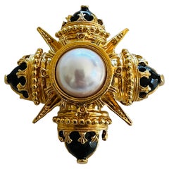Vintage Maltese Cross Imitation Pearl Cabochon Black Enamel Gold Brooch