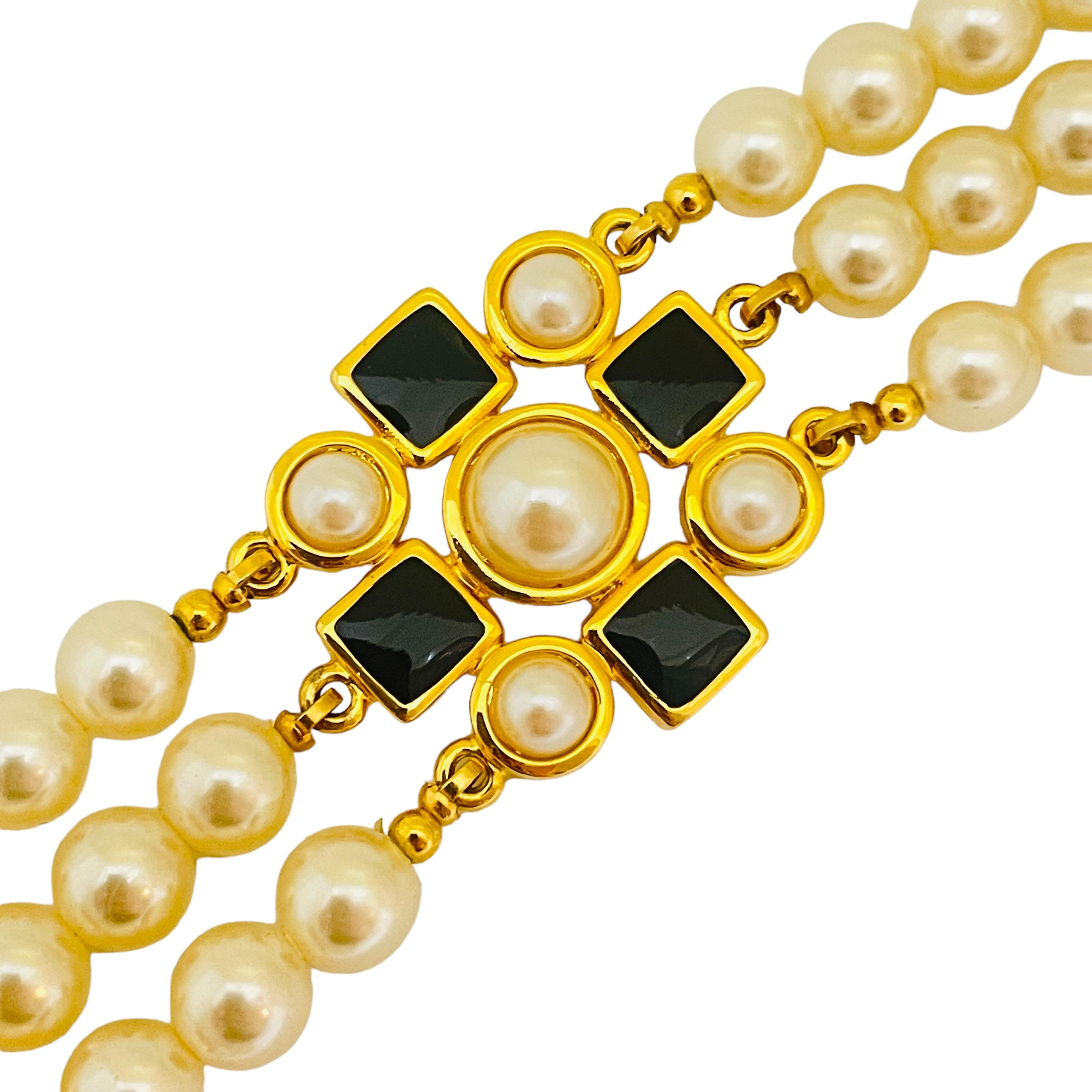 DETAILS

• unsigned   

• gold tone with faux pearls

• vintage designer necklace  

MEASUREMENTS  

•

CONDITION

•  very good vintage condition with minimal signs of wear 


 Sku 40

❤️❤️  VINTAGE DESIGNER JEWELRY ❤️❤️

❤️❤️  ALEXANDER’S BOUTIQUE 