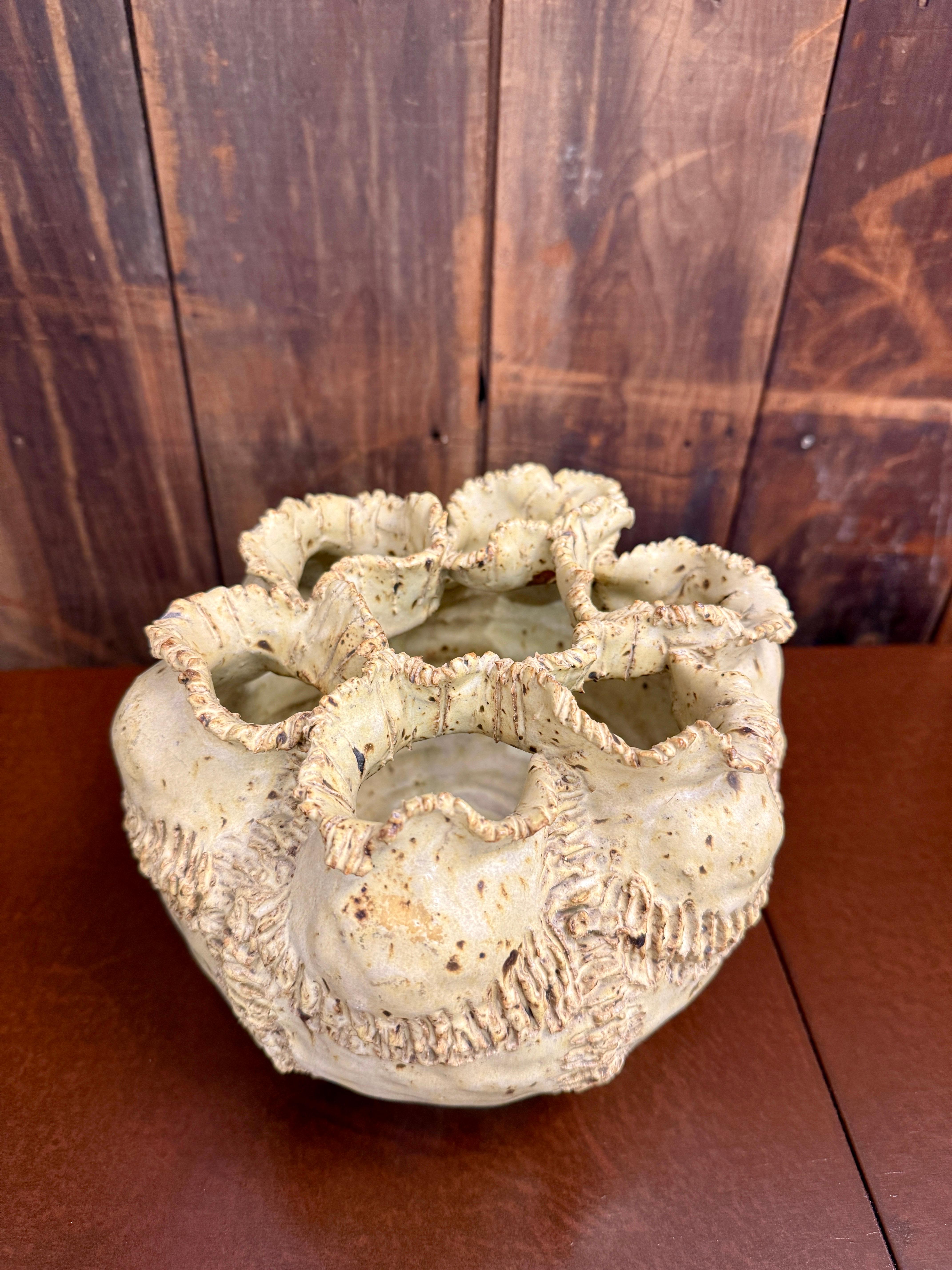 Milieu du XXe siècle Vase maltais vintage en faïence fabriqué à la main en vente