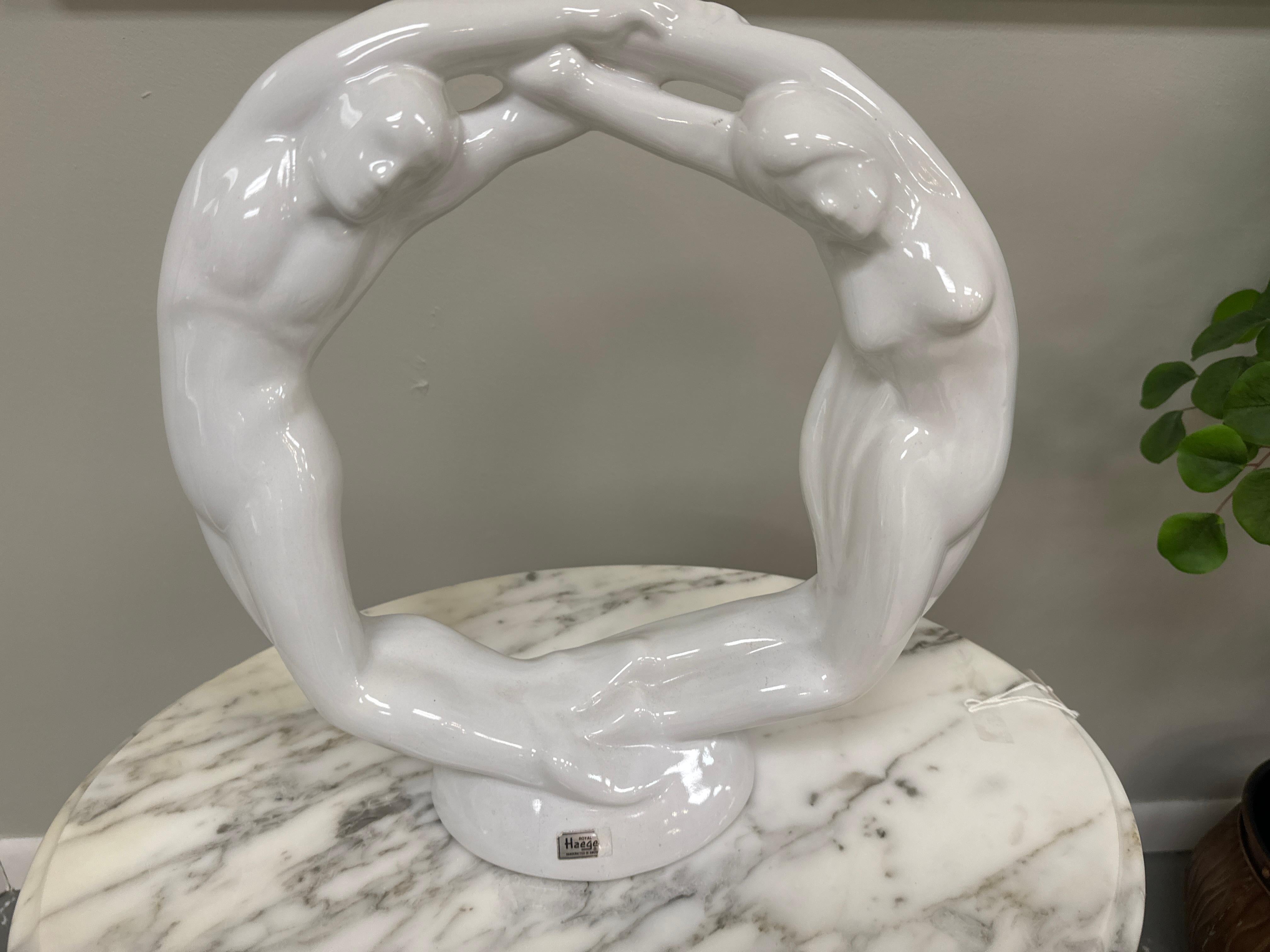 Expressionniste Vintage Man / Woman Lovers Circular Stucco Sculpture en vente