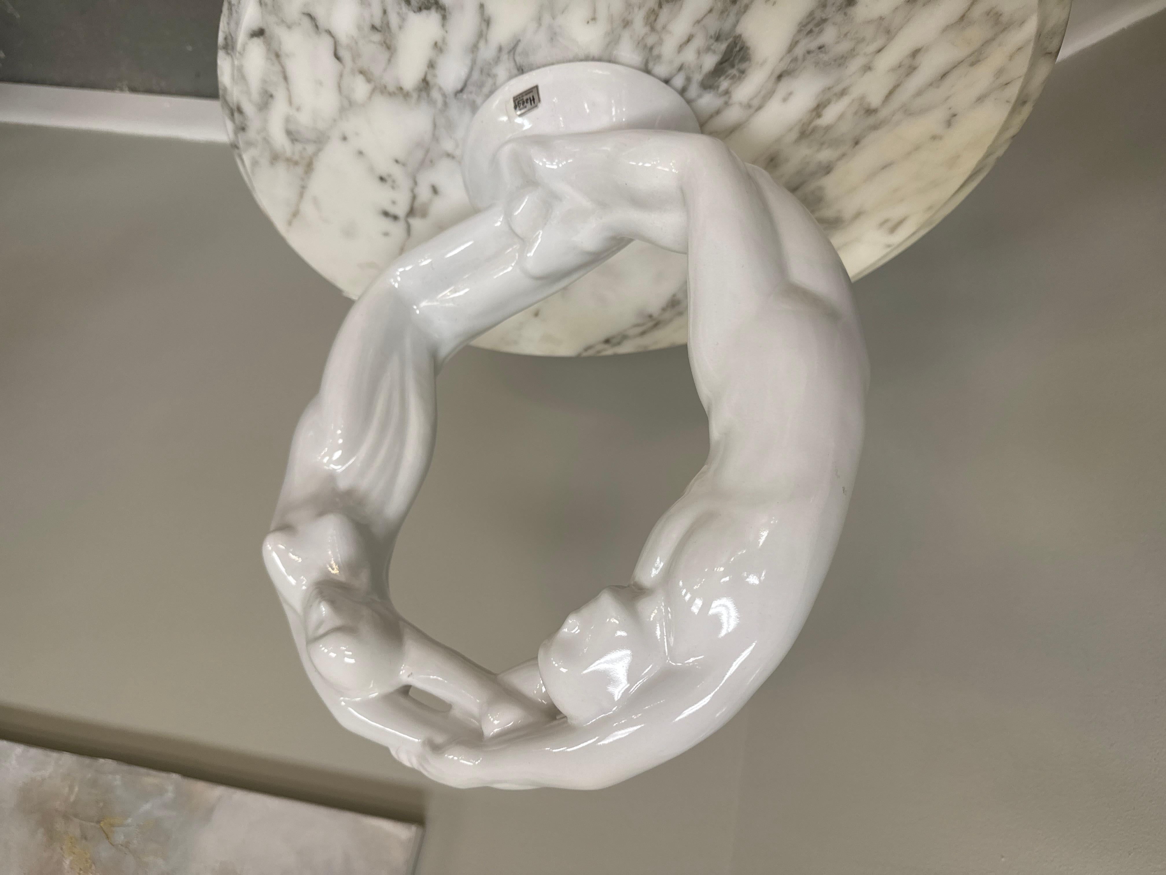 Américain Vintage Man / Woman Lovers Circular Stucco Sculpture en vente