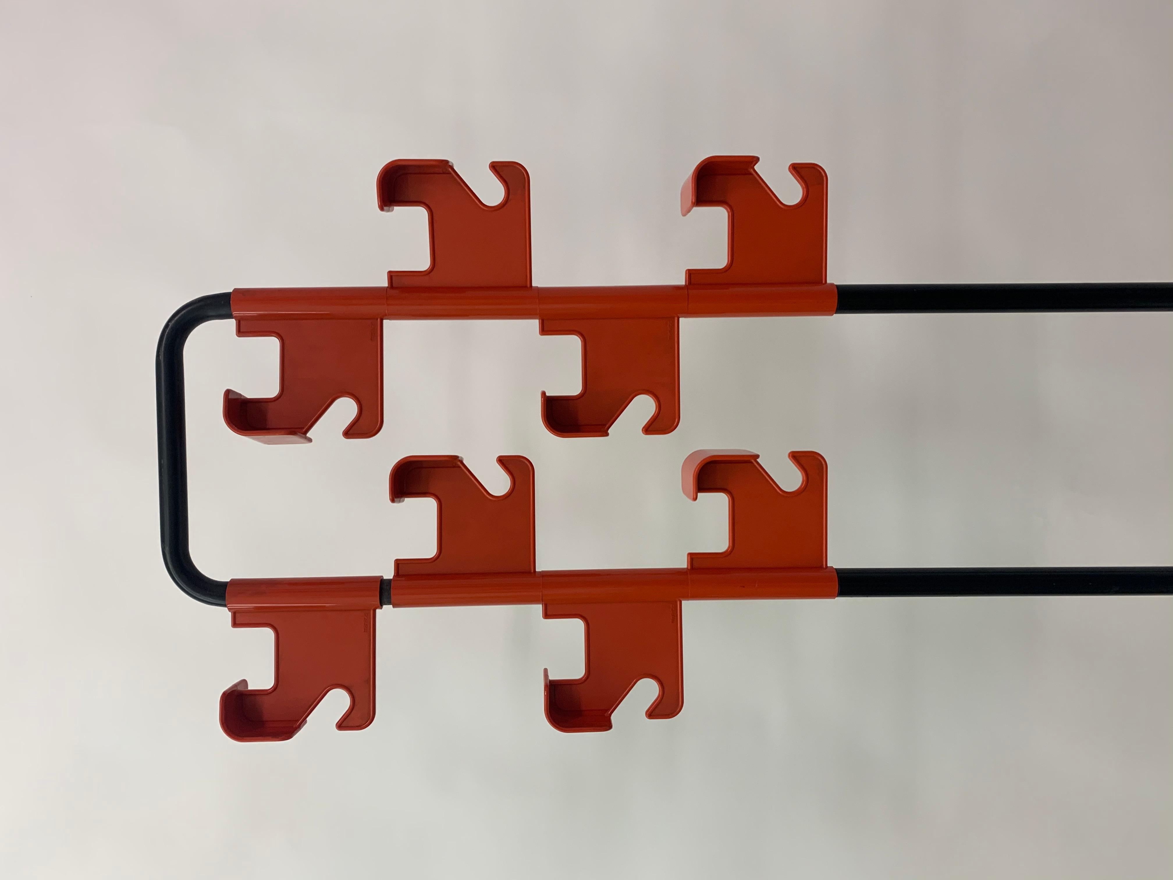 Vintage colurful coat rack by Jean-Pierre Vitrac for Manade from the 1970s, France. 8 Red adjustable hooks compound. Structure in black painted metal resting on a black square base. Possibility of umbrella stand. Good condition.