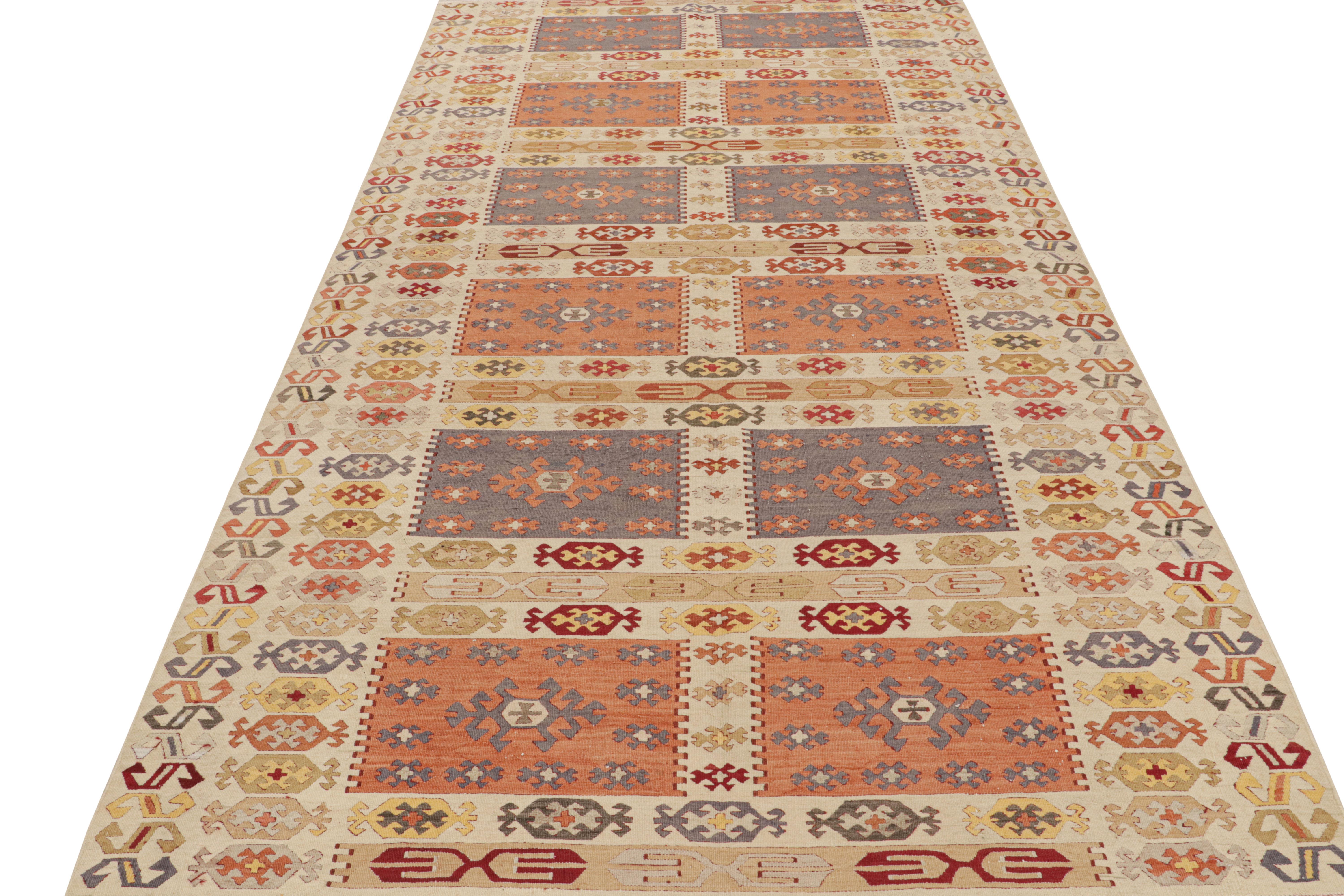 Manastir Kelim-Teppich in Beige mit geometrischem Muster von Teppich & Kilim (Handgeknüpft) im Angebot