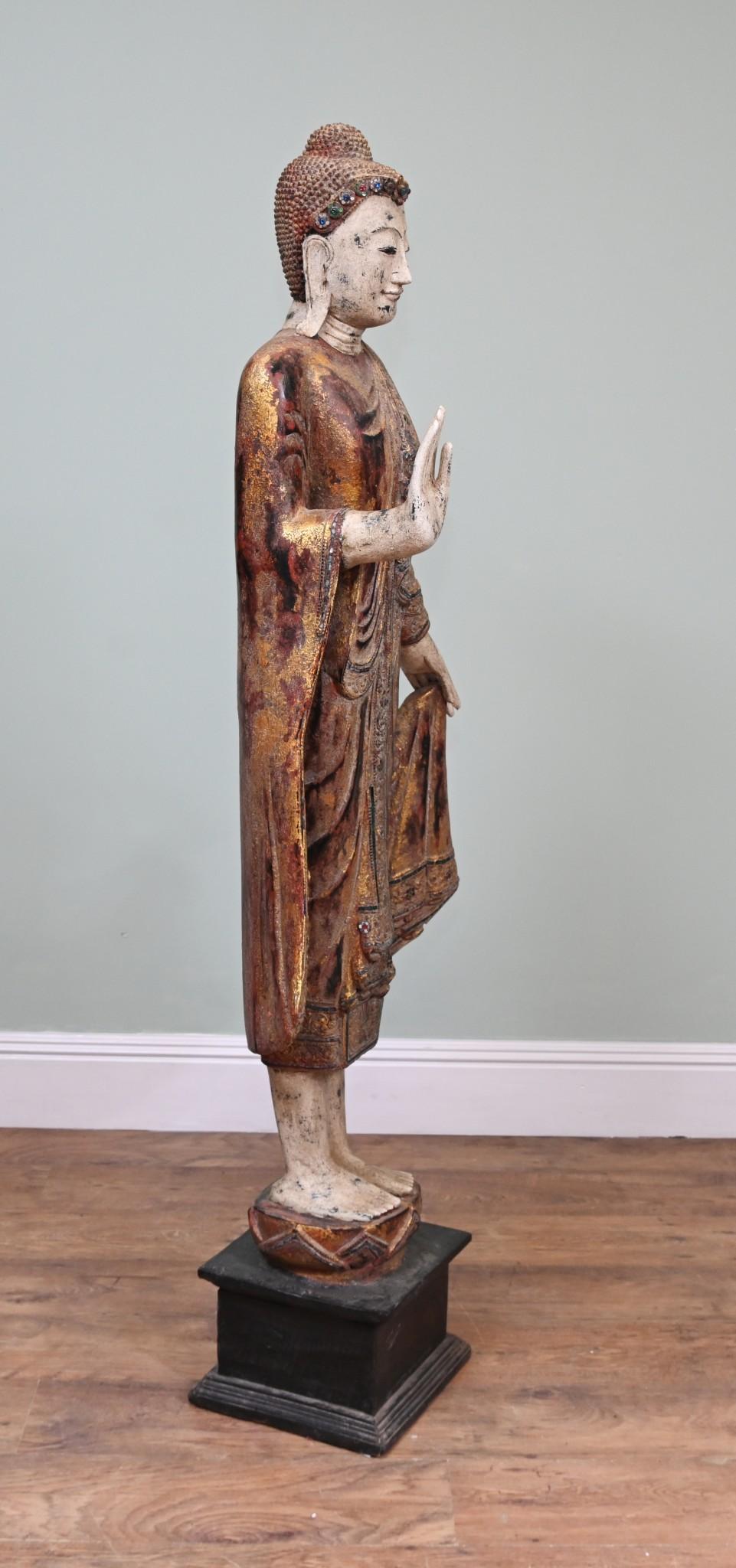 Mandalay-Buddha-Statue im Vintage-Stil, stehende burmesische buddhistische Kunst 1930 1