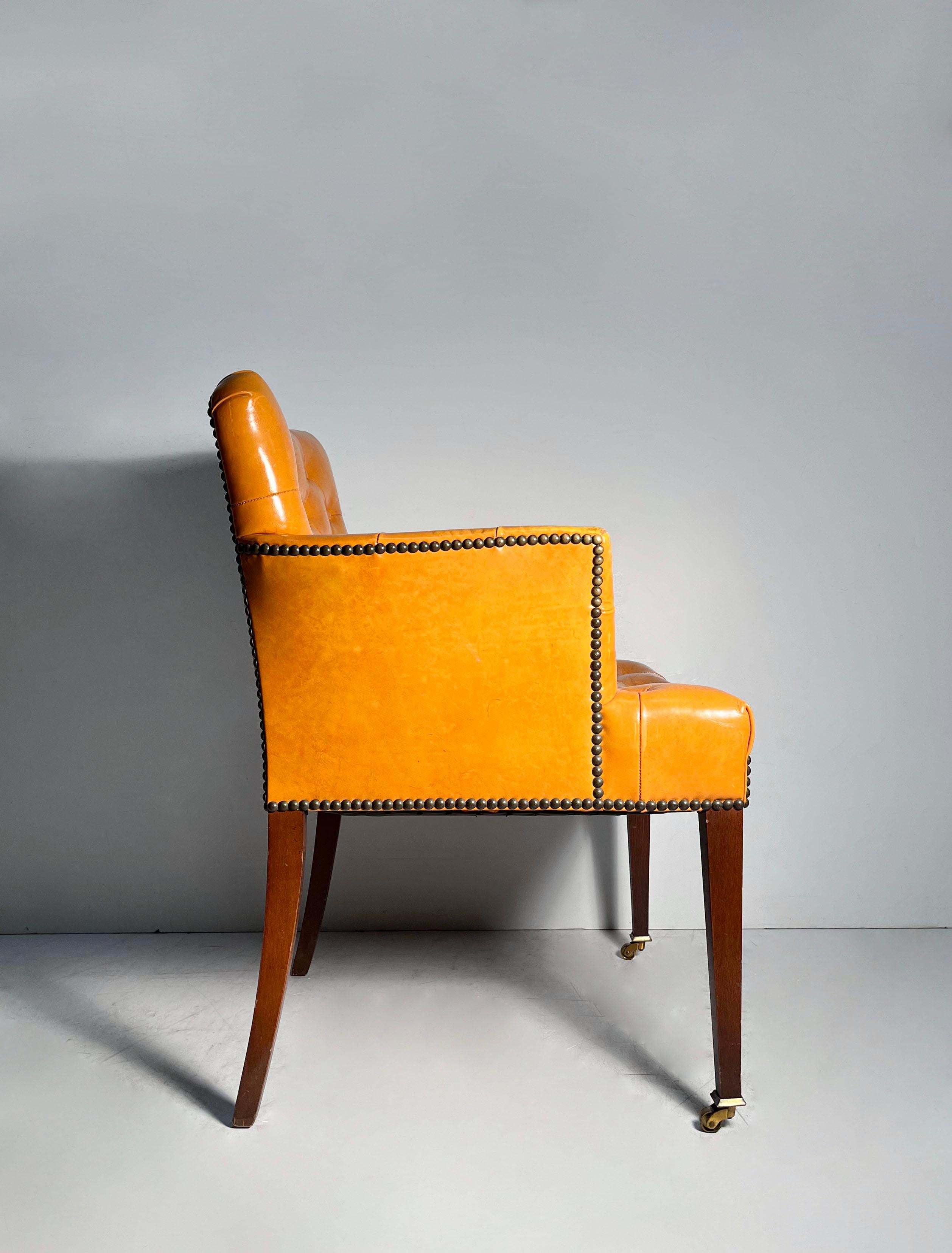 Mid-Century moderno Poltrona d'epoca in pelle di mango / modo di Parzinger / Dunbar in vendita