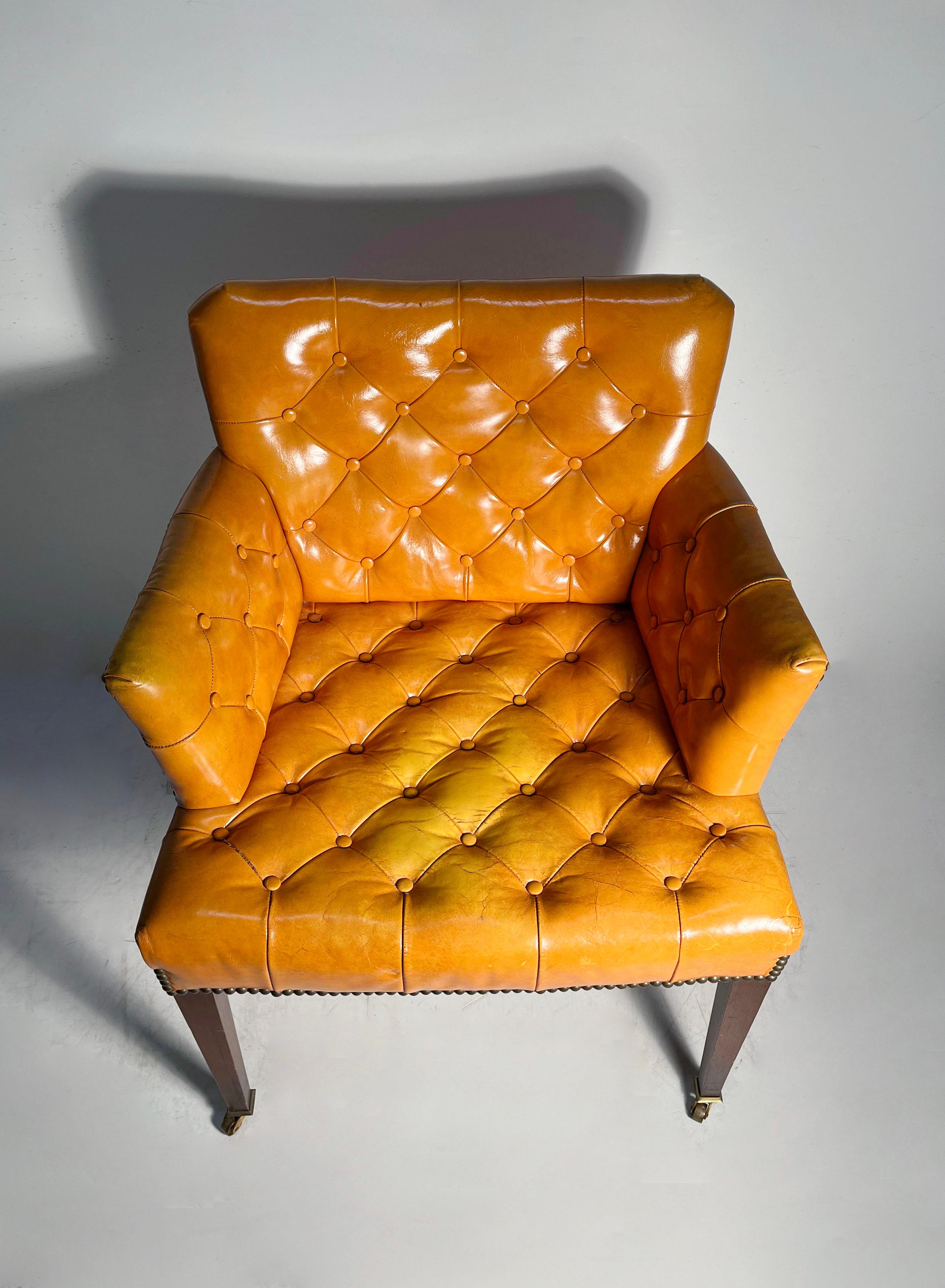 Poltrona d'epoca in pelle di mango / modo di Parzinger / Dunbar In condizioni buone in vendita a Chicago, IL